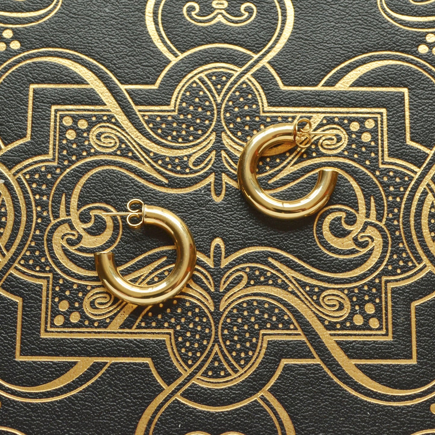 Vintage 14k Chunky Gold 3/4 Hoop Earrings