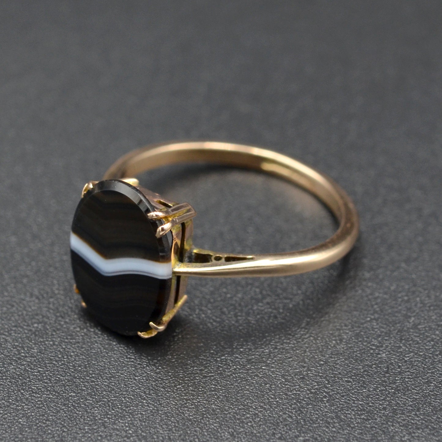 Antique Banded Agate and 9K Gold Ring