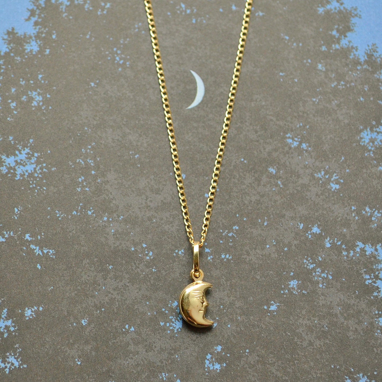 Vintage 14k Gold Crescent Moon Face Pendant