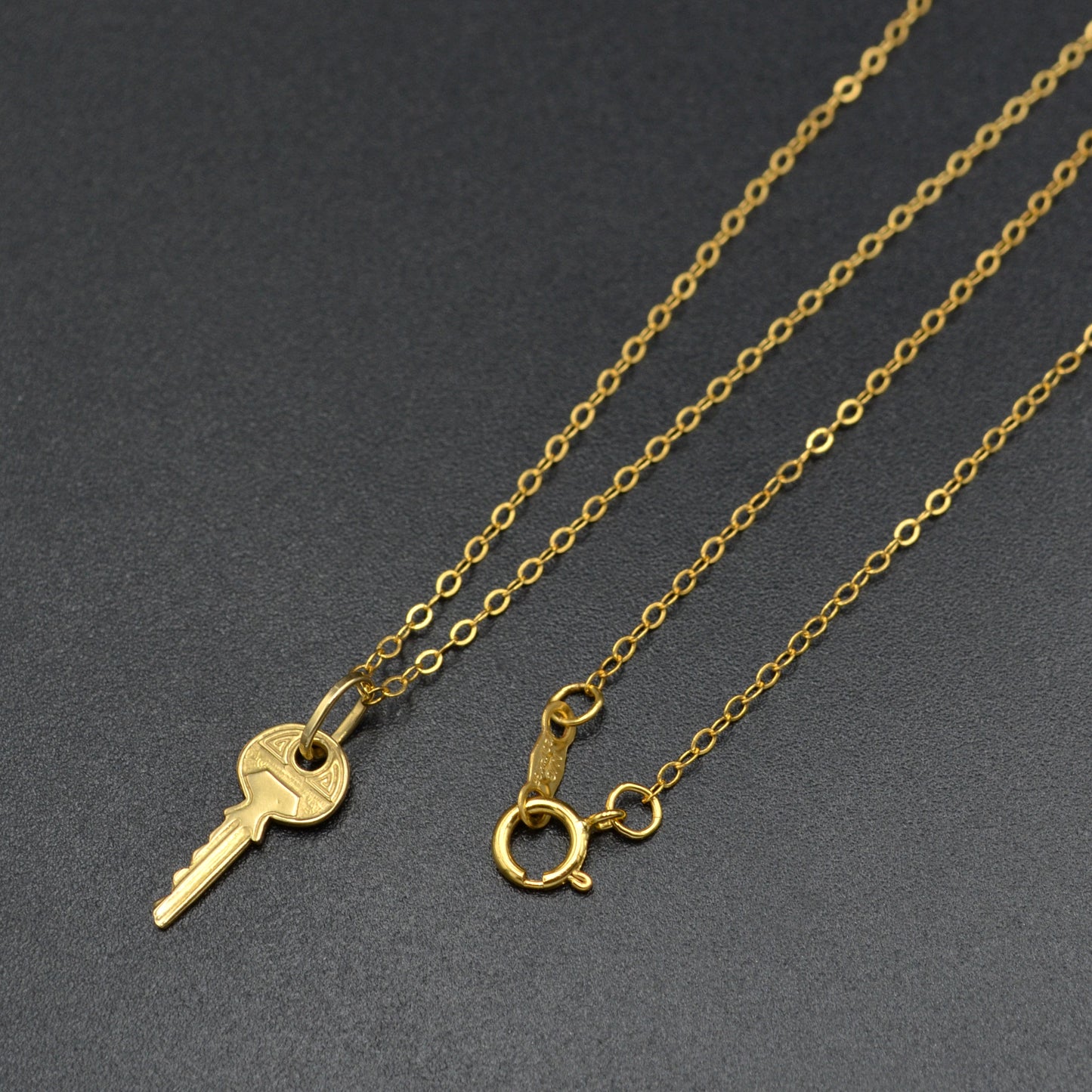 Vintage 18k Gold Key Pendant Necklace