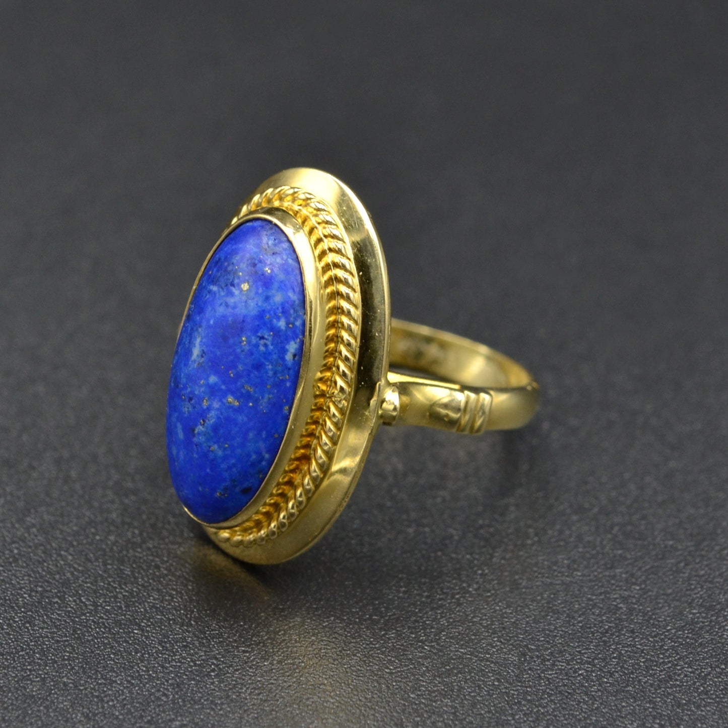 Vintage Lapis Lazuli Cabochon and 18k Gold Ring