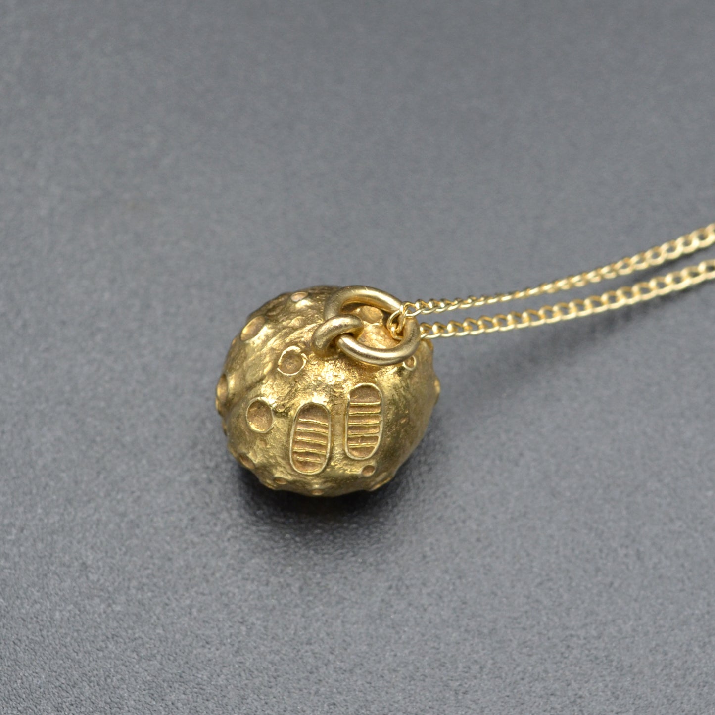 Vintage 14k Gold Moon Landing Pendant Necklace