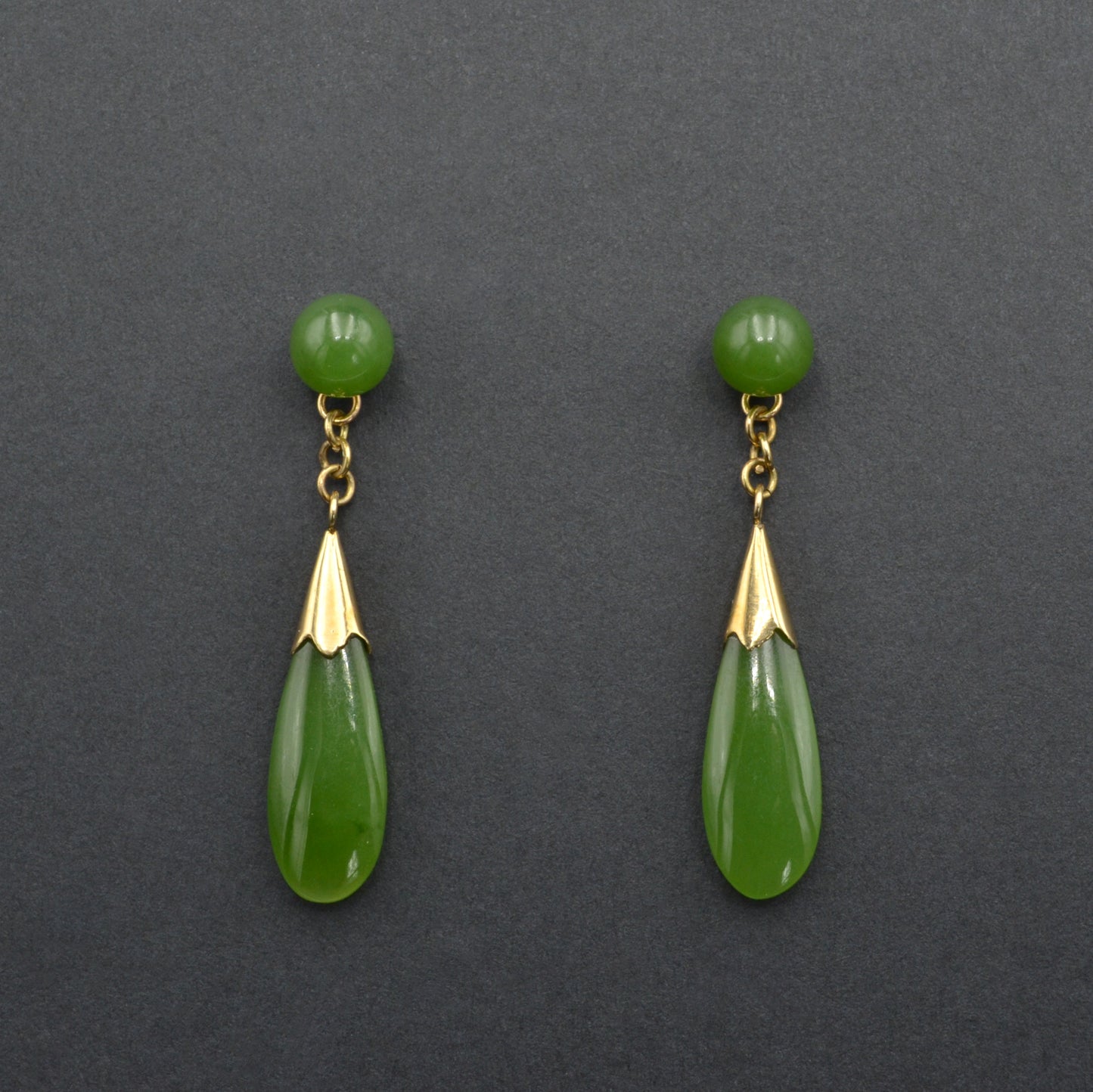Vintage 14k Gold and Nephrite Jade Drop Earrings