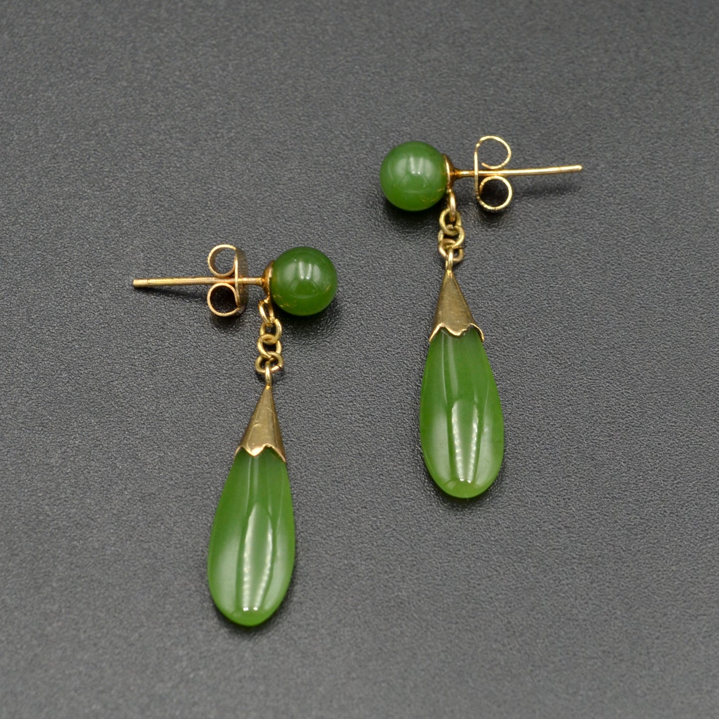 Vintage 14k Gold and Nephrite Jade Drop Earrings