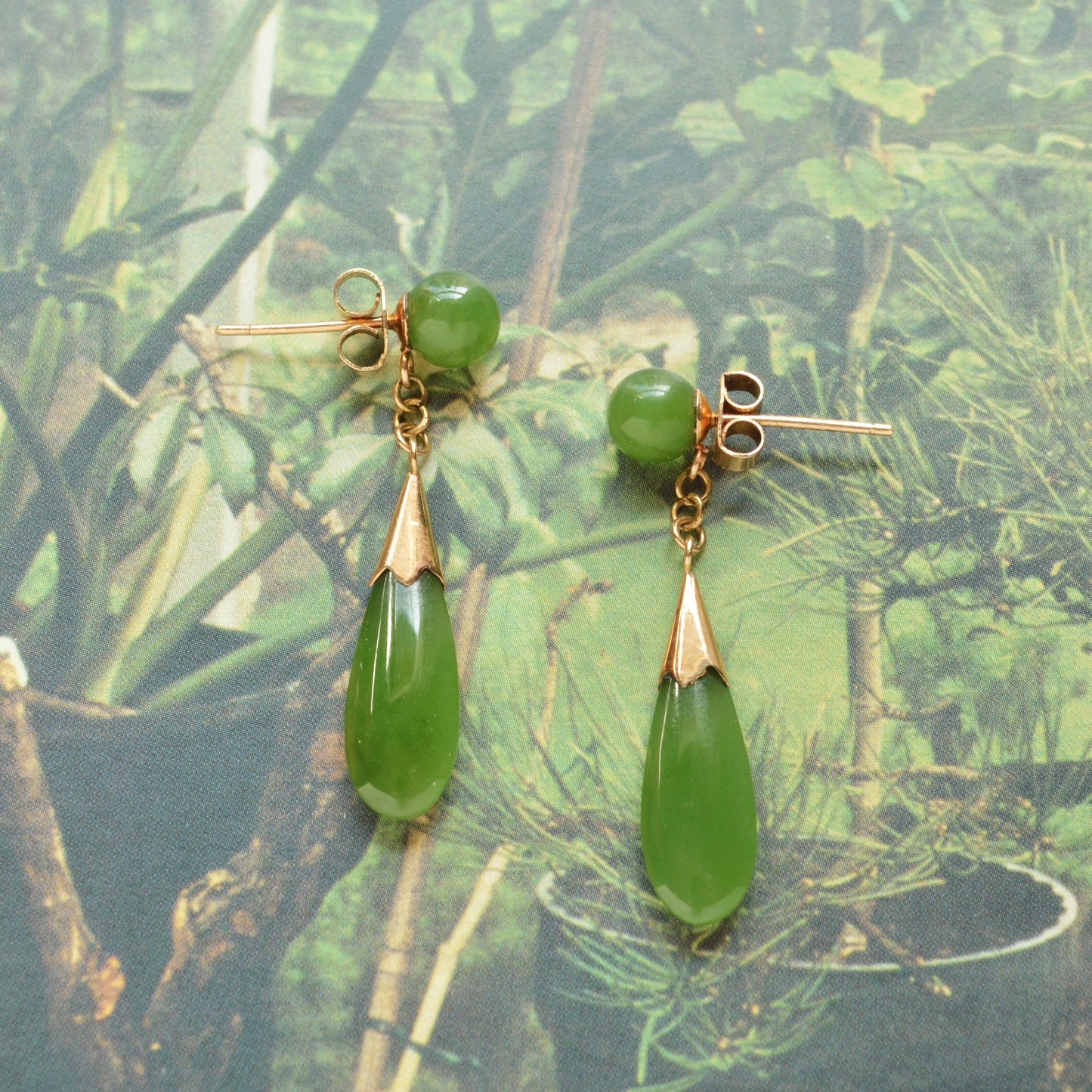 Vintage 14k Gold and Nephrite Jade Drop Earrings