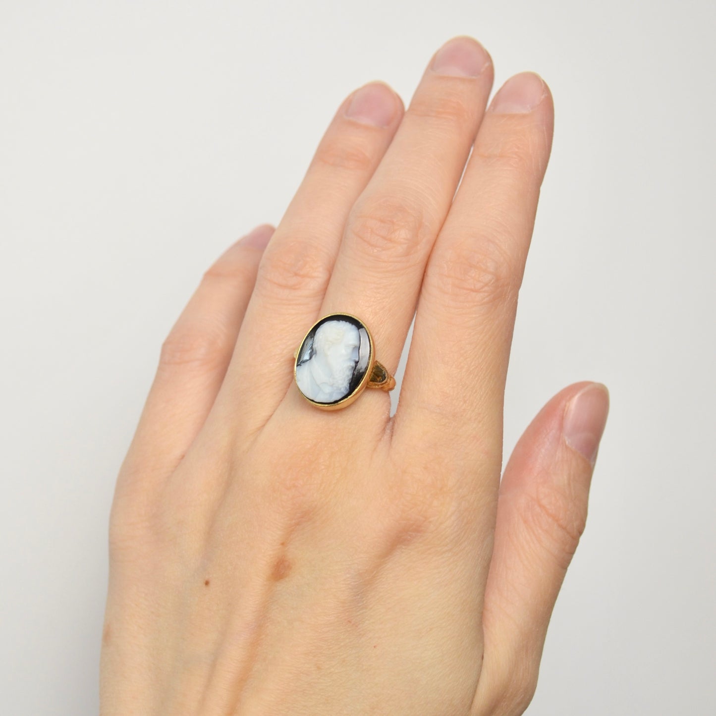 Antique Banded Onyx Cameo Portrait Ring in 14k Gold