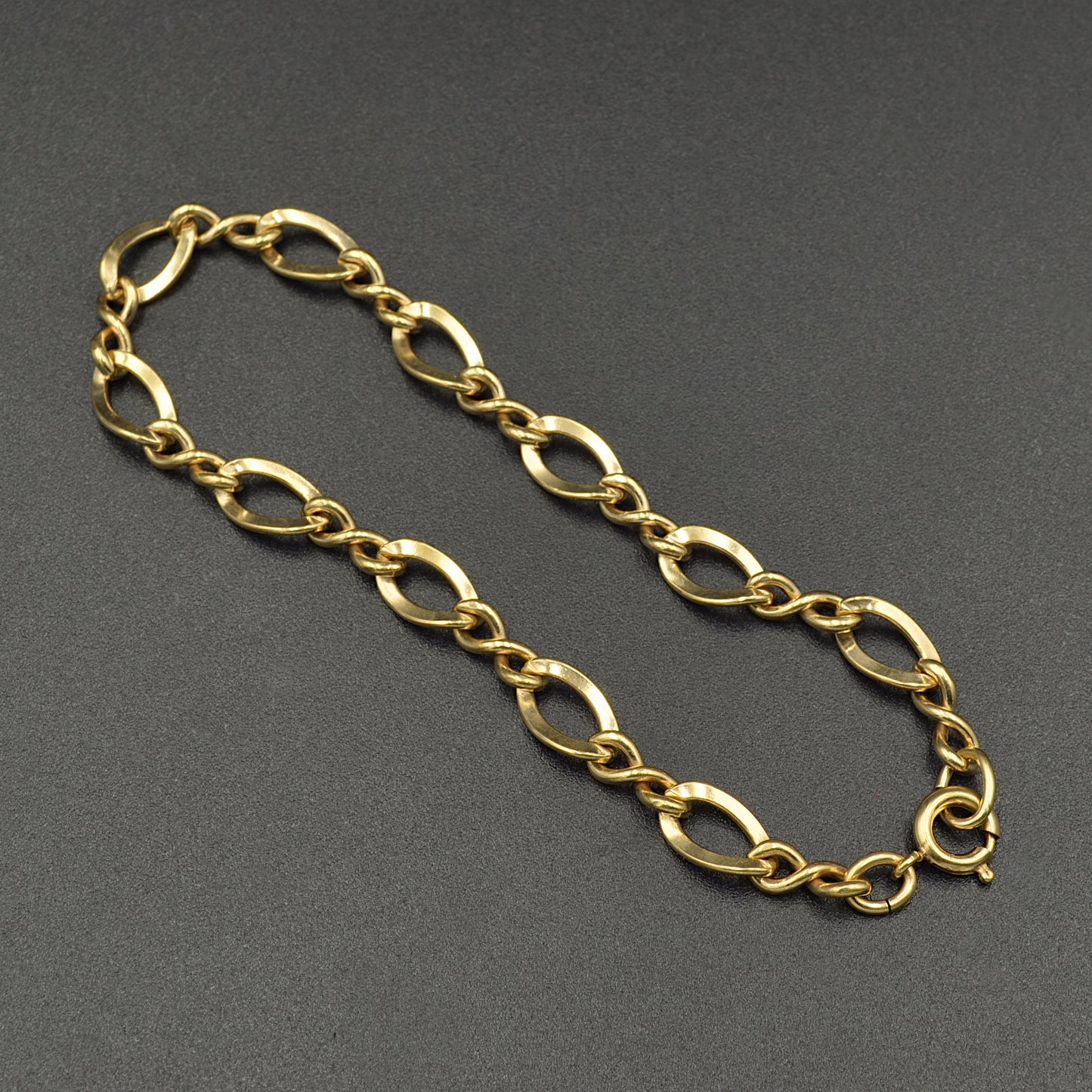 Vintage Figure 8 Chain Bracelet in Gold-filled