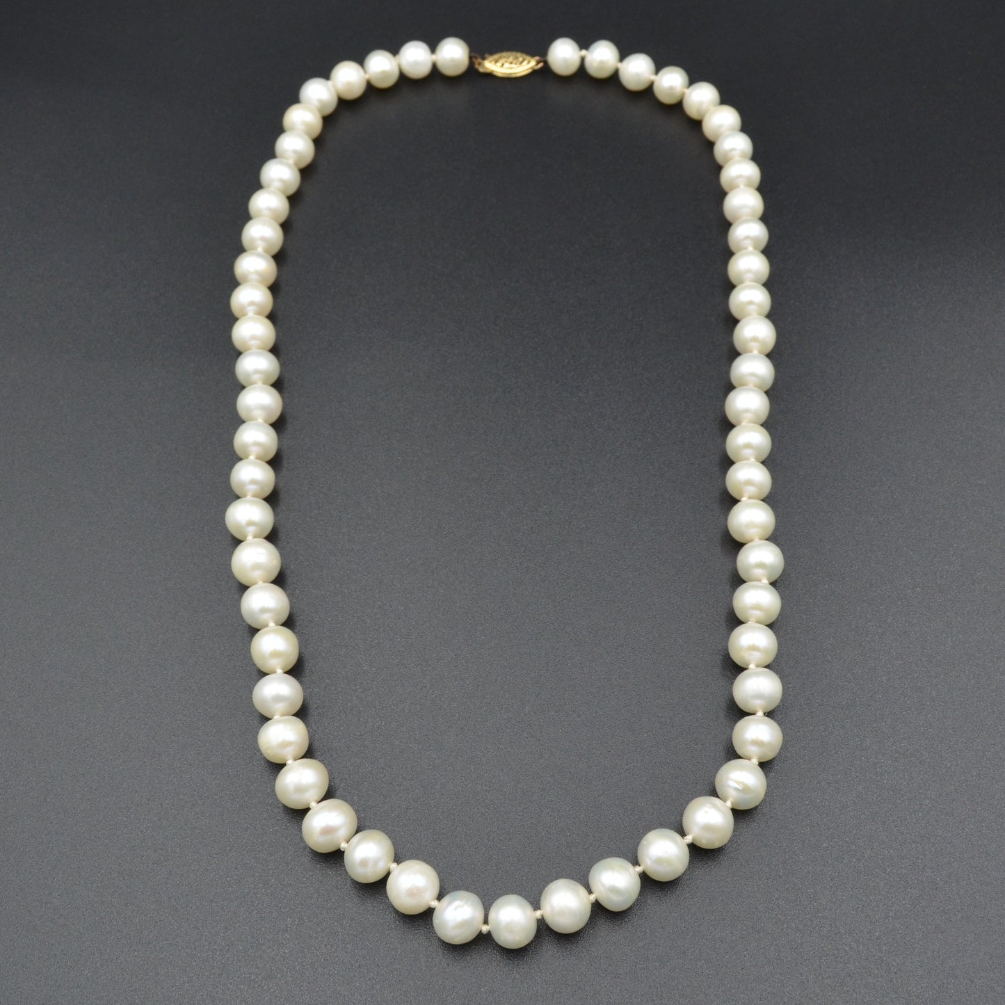 Classic Vintage 14k Gold and Knotted Cream Colored Pearl Necklace