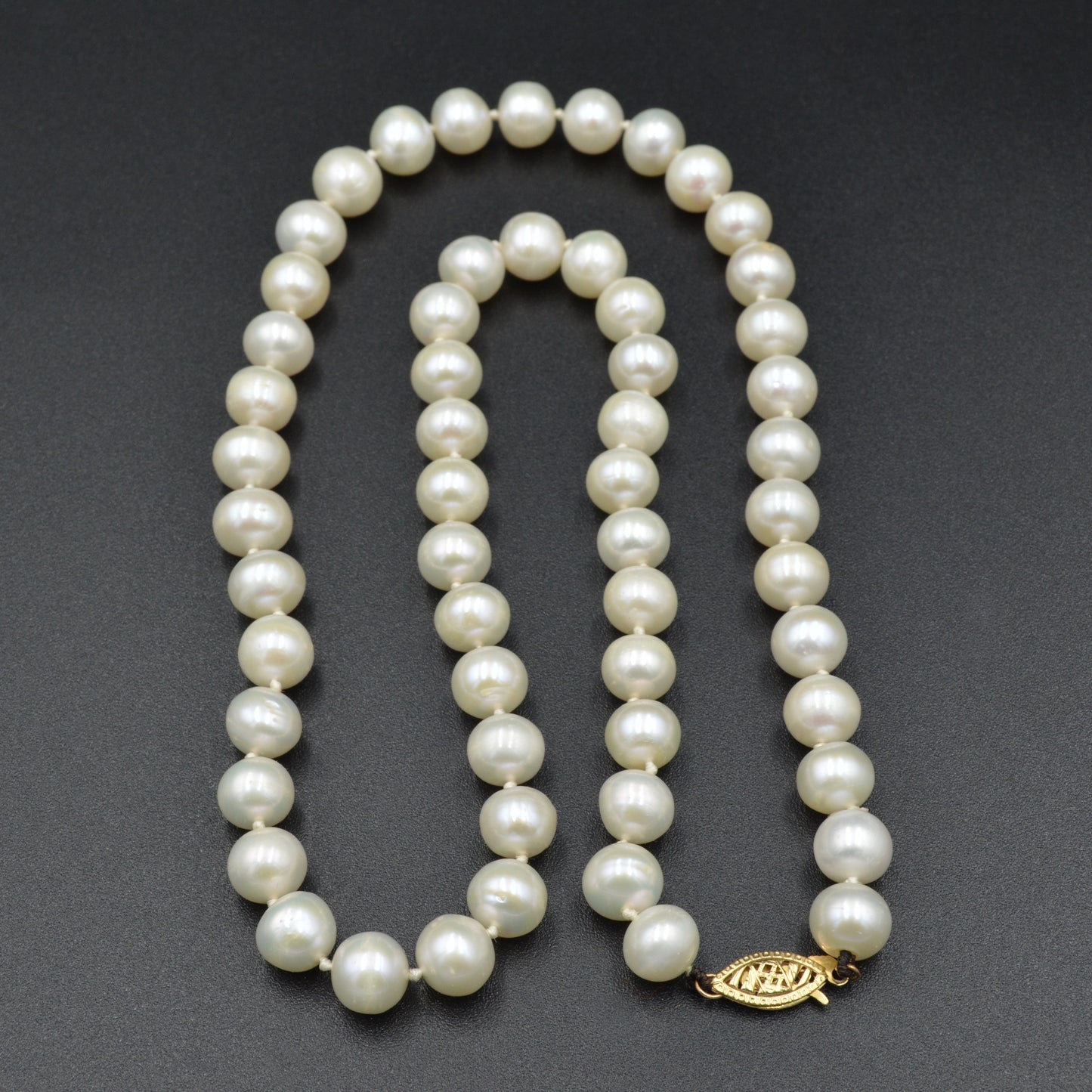 Classic Vintage 14k Gold and Knotted Cream Colored Pearl Necklace