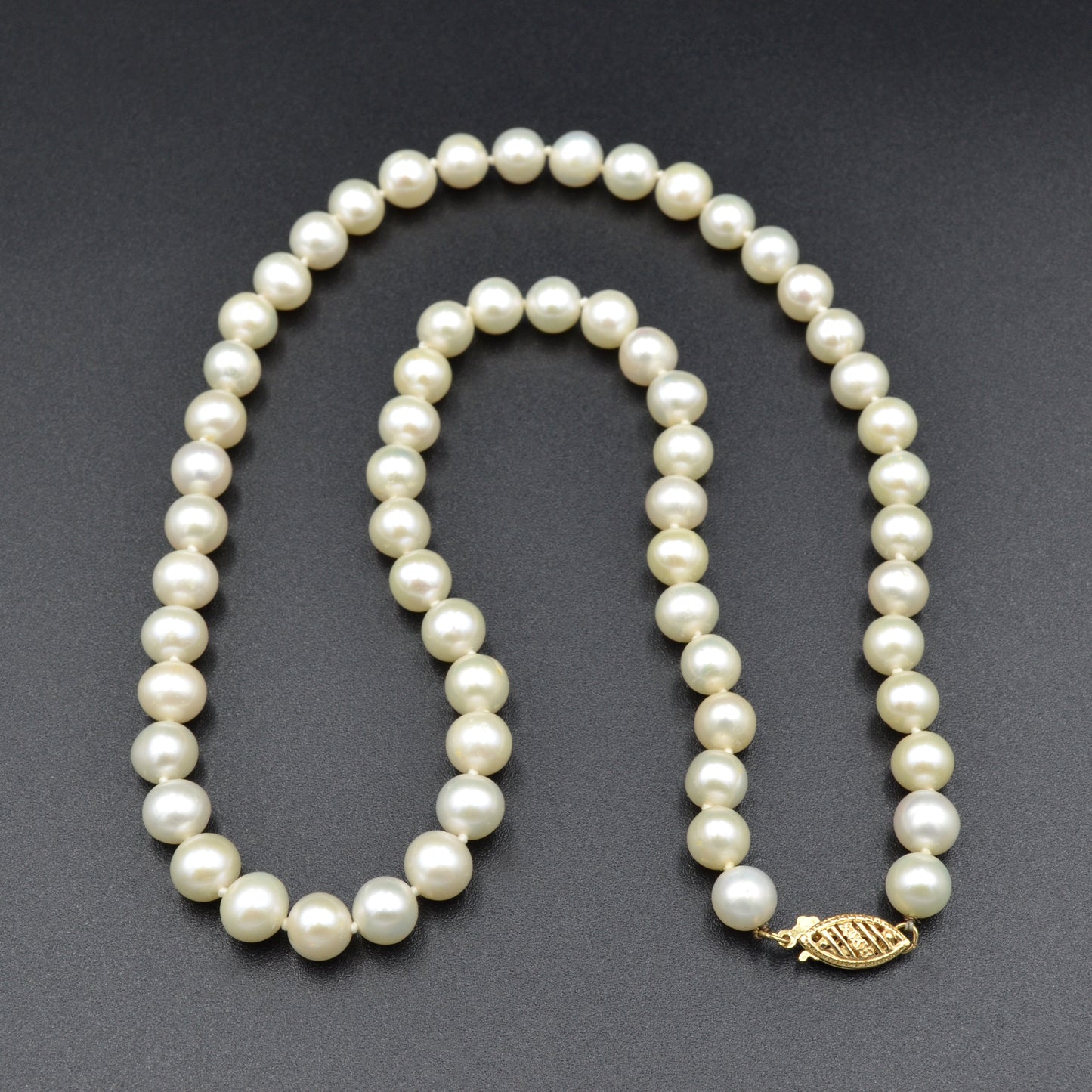 Beautiful Vintage 14k Gold and Knotted Pearl Necklace