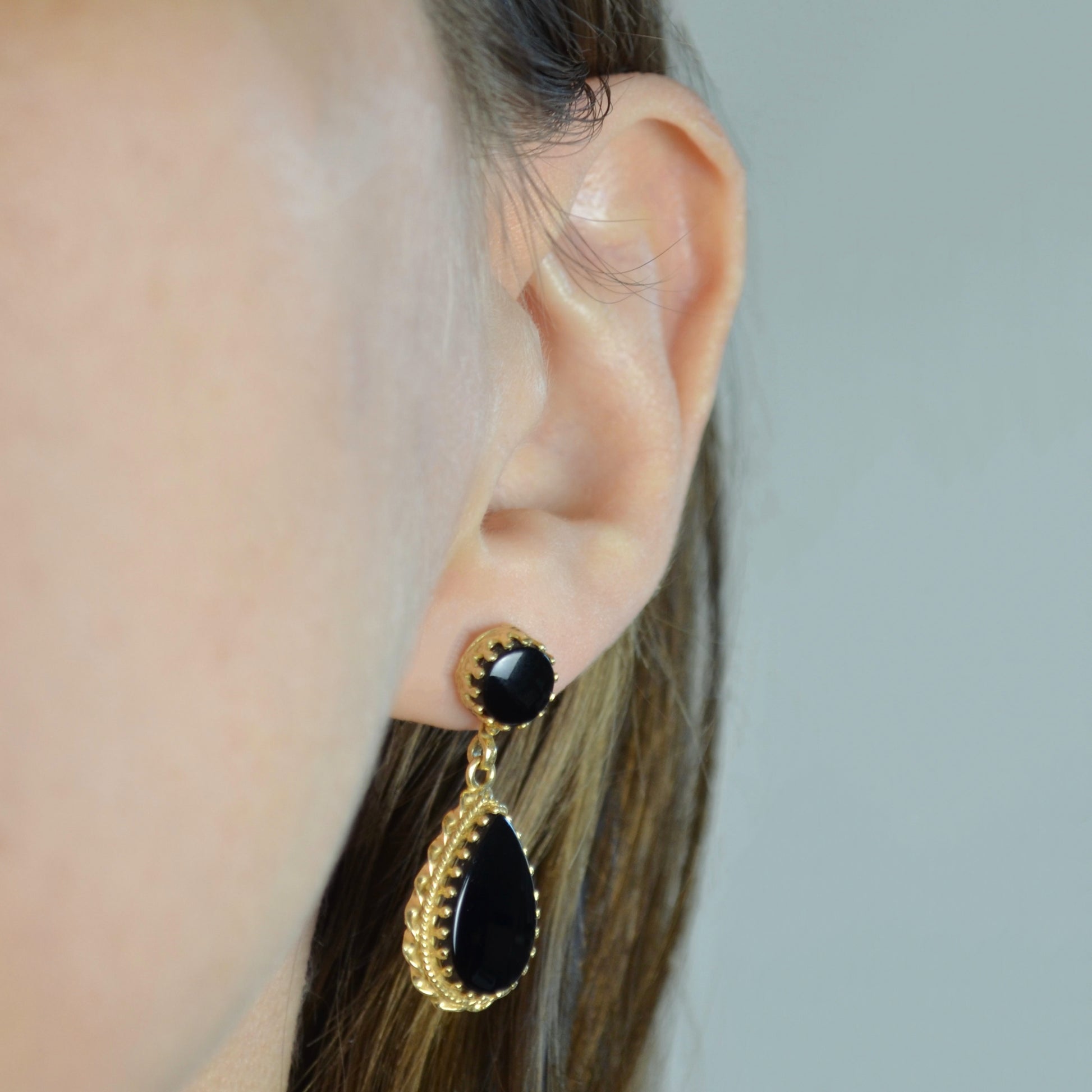 Vintage 14k Gold and Black Onyx Drop Earrings