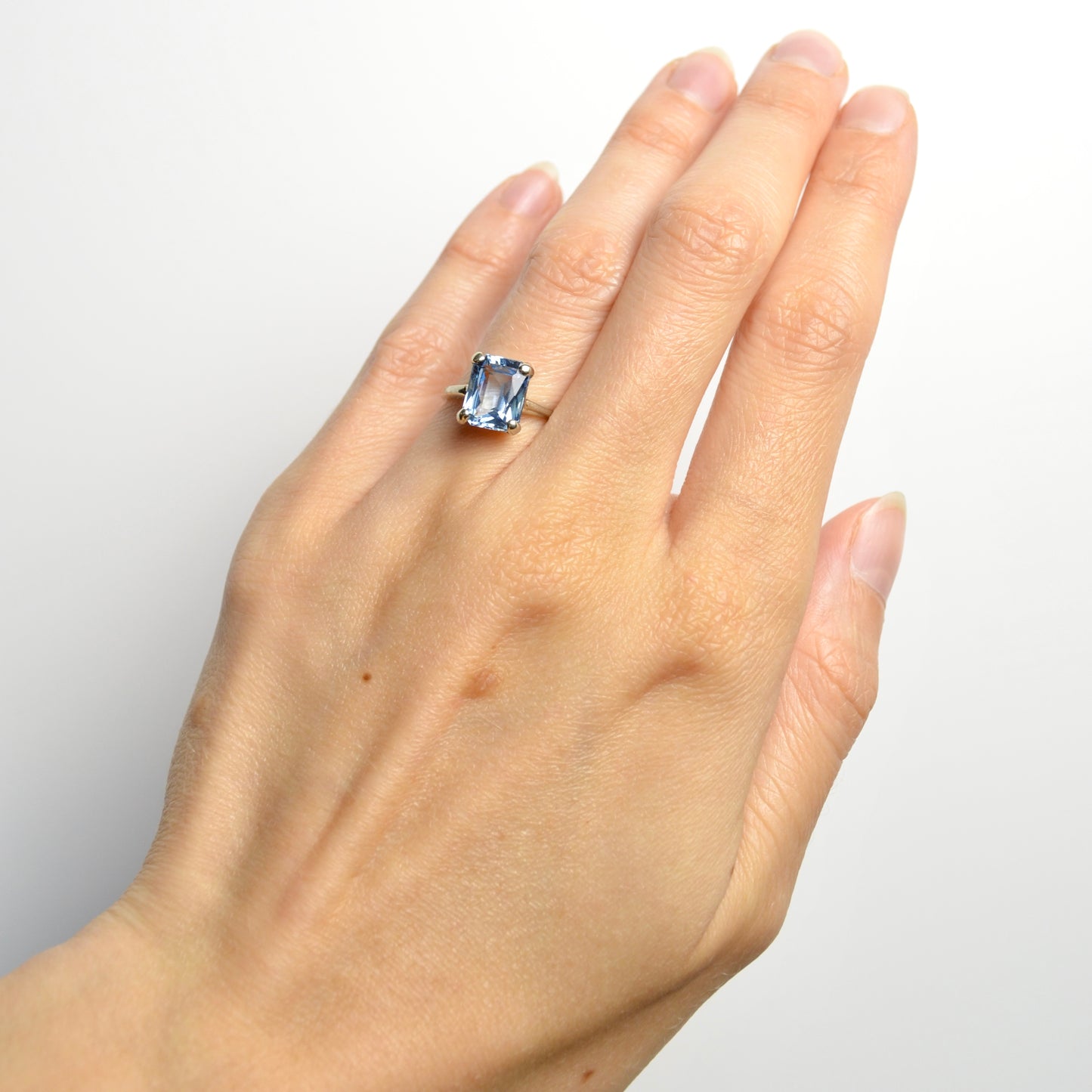 Blue Spinel and White Gold Ring