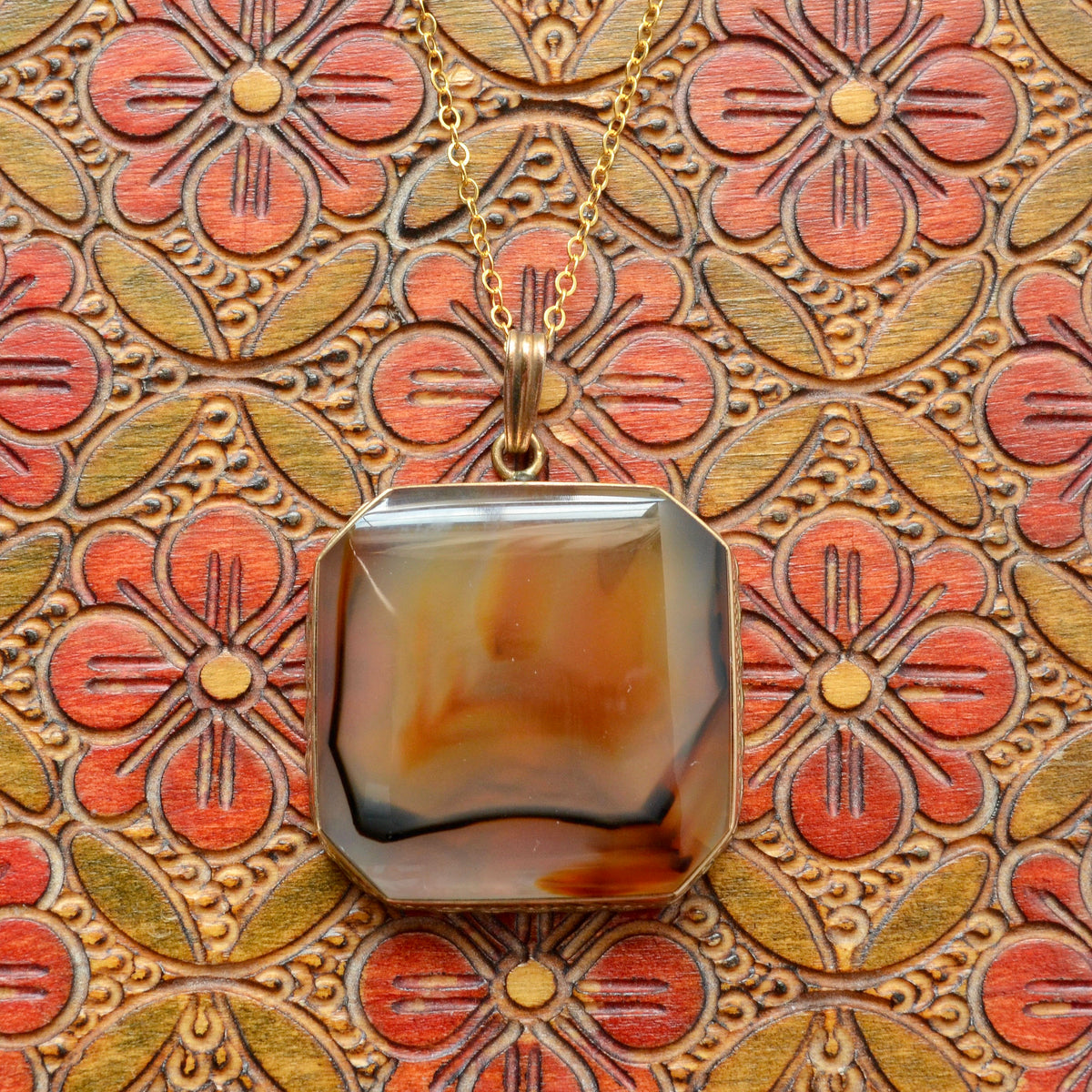 Antique Agate and 10k Gold Necklace