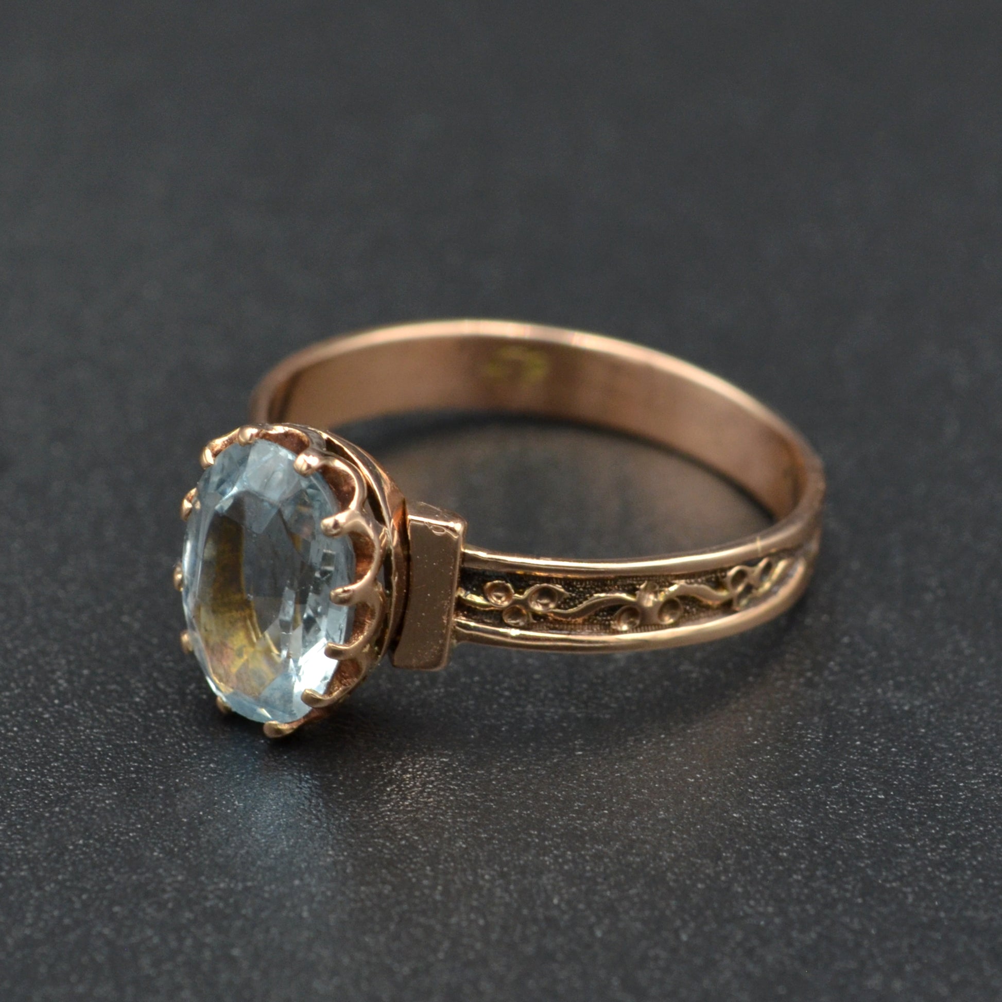 Antique Aquamarine and Gold Ring