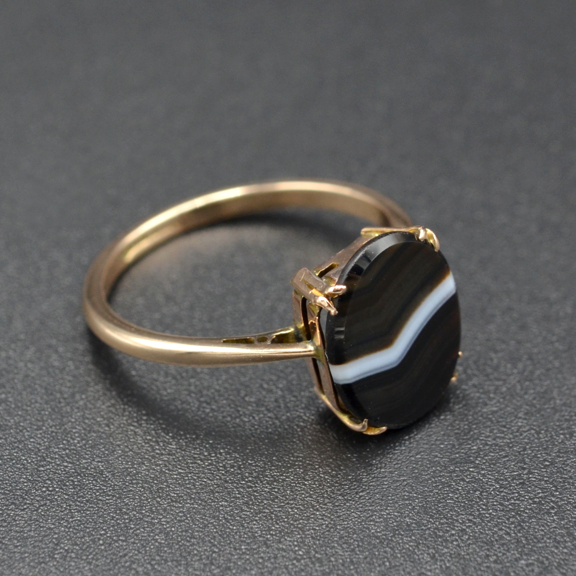 Antique Banded Agate and 9K Gold Ring