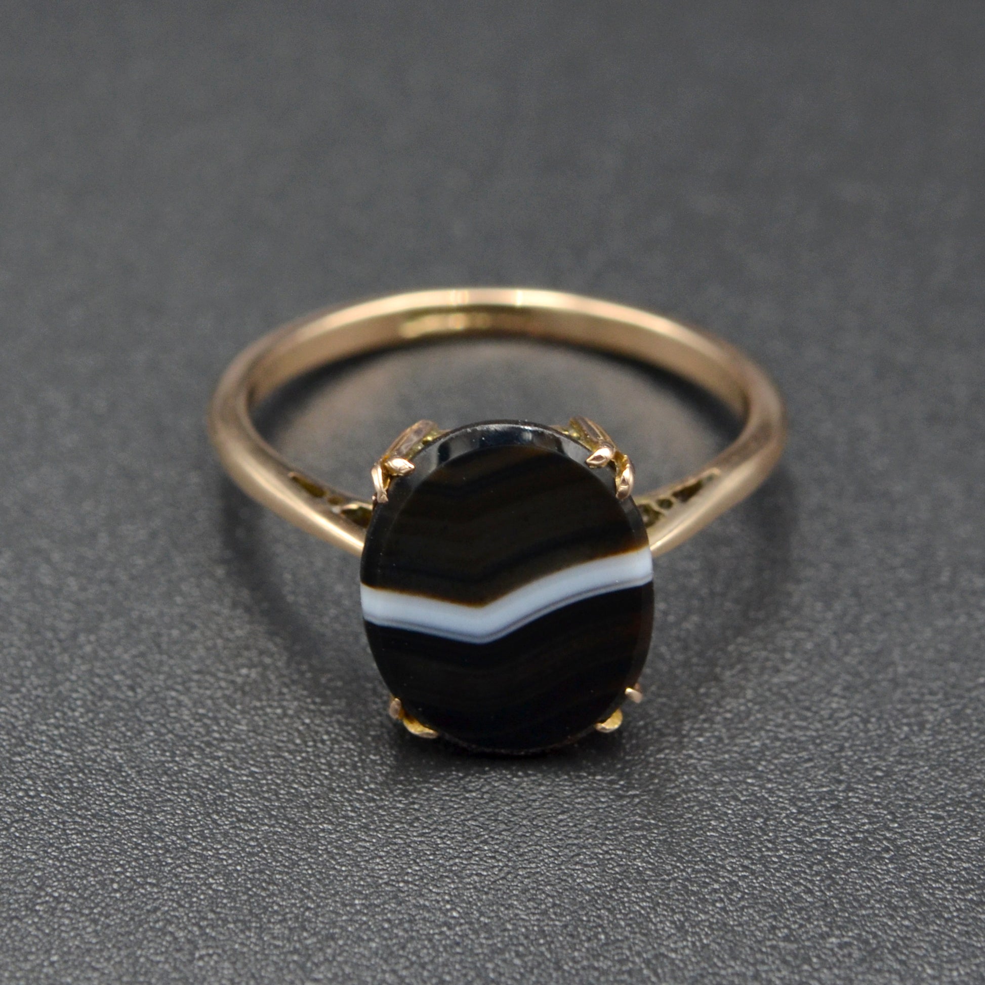 Antique Banded Agate and 9K Gold Ring