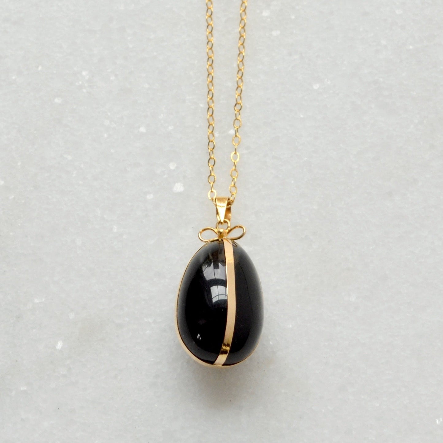 Vintage 14k Gold Onyx Egg Pendant Necklace