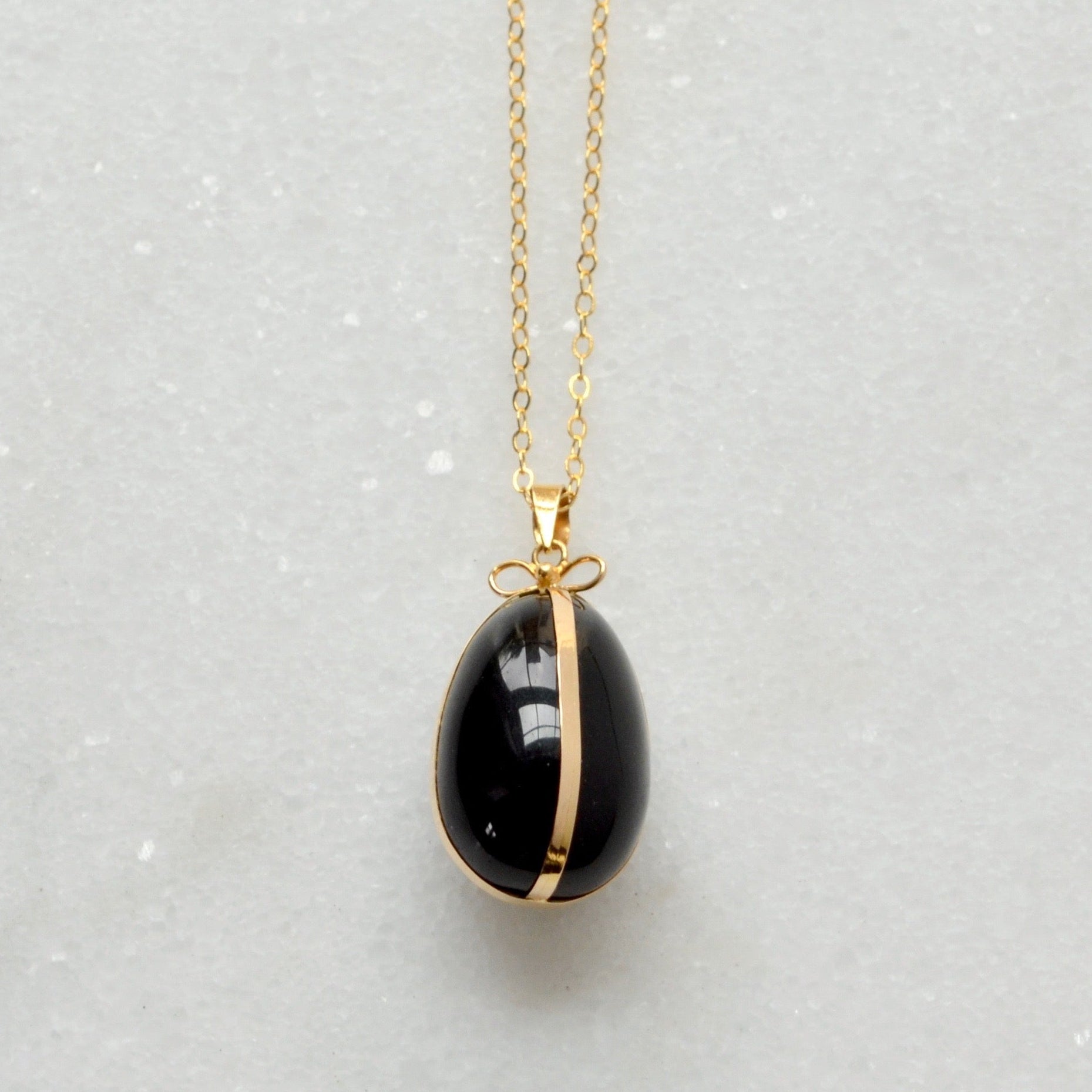 Vintage 14k Gold Onyx Egg Pendant Necklace