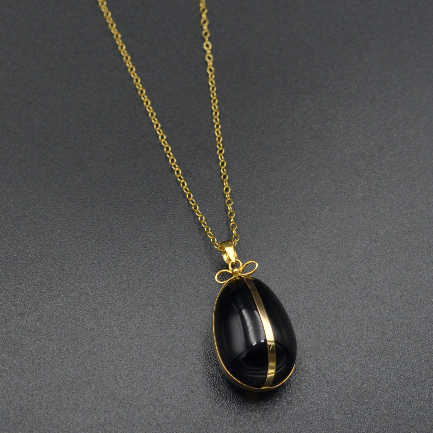 Vintage 14k Gold Onyx Egg Pendant Necklace