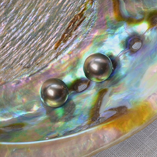 Vintage 14k White Gold and Black Pearl Post Earrings