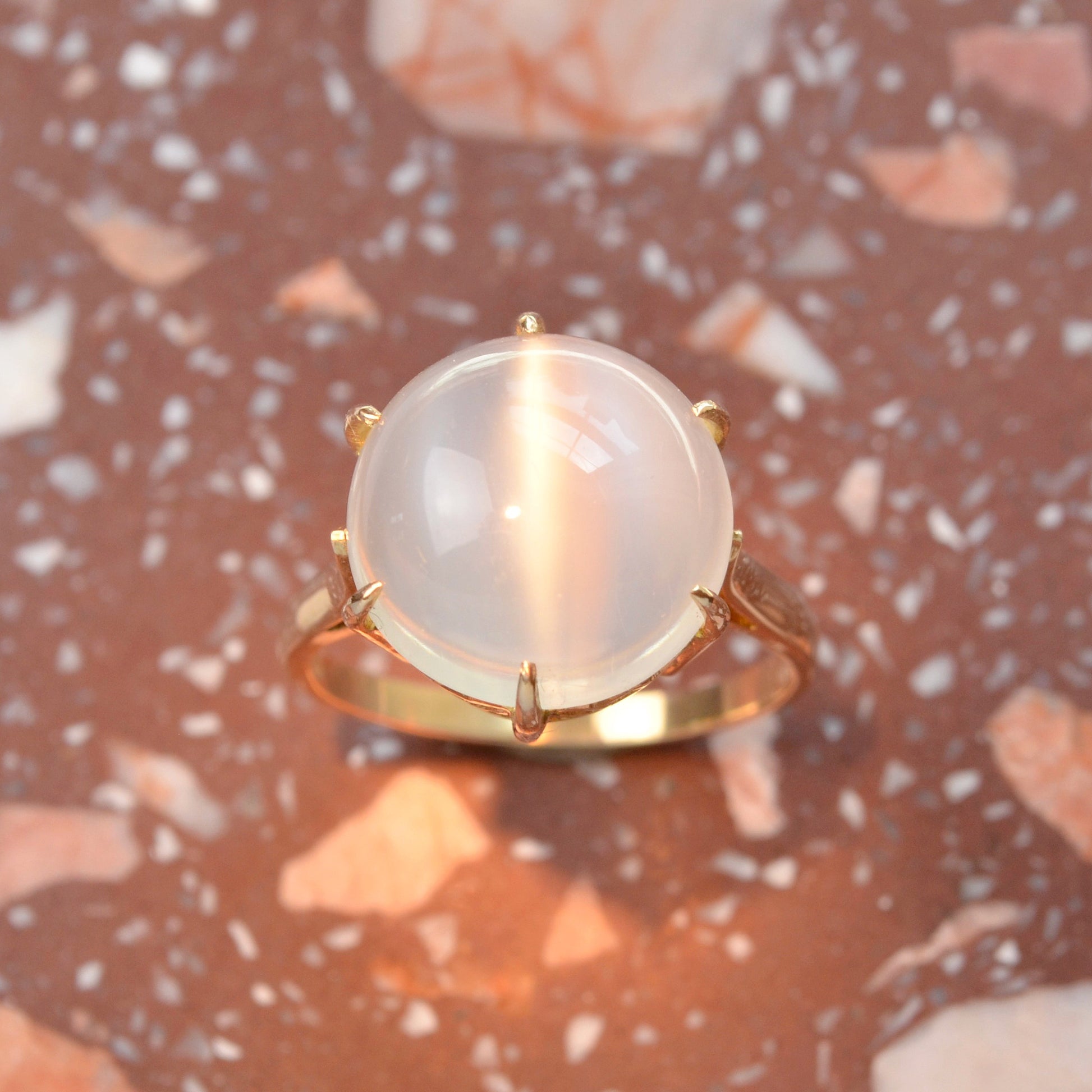 Vintage Cat’s Eye Moonstone and 18k Gold Ring