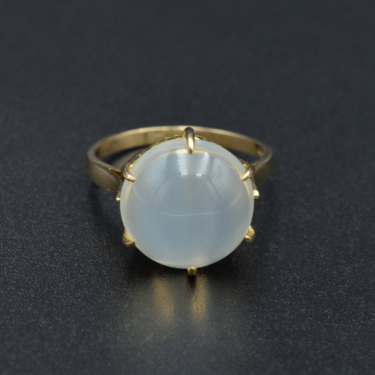 Vintage Cat’s Eye Moonstone and 18k Gold Ring