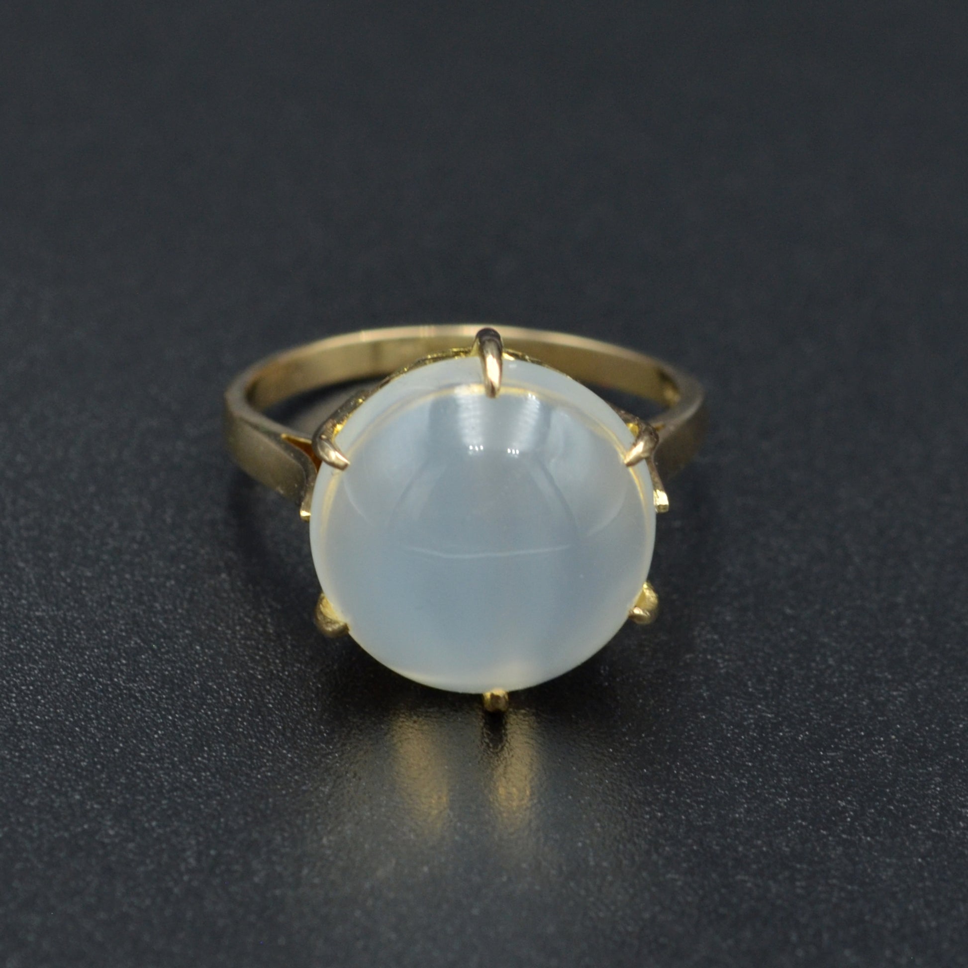 Vintage Cat’s Eye Moonstone and 18k Gold Ring