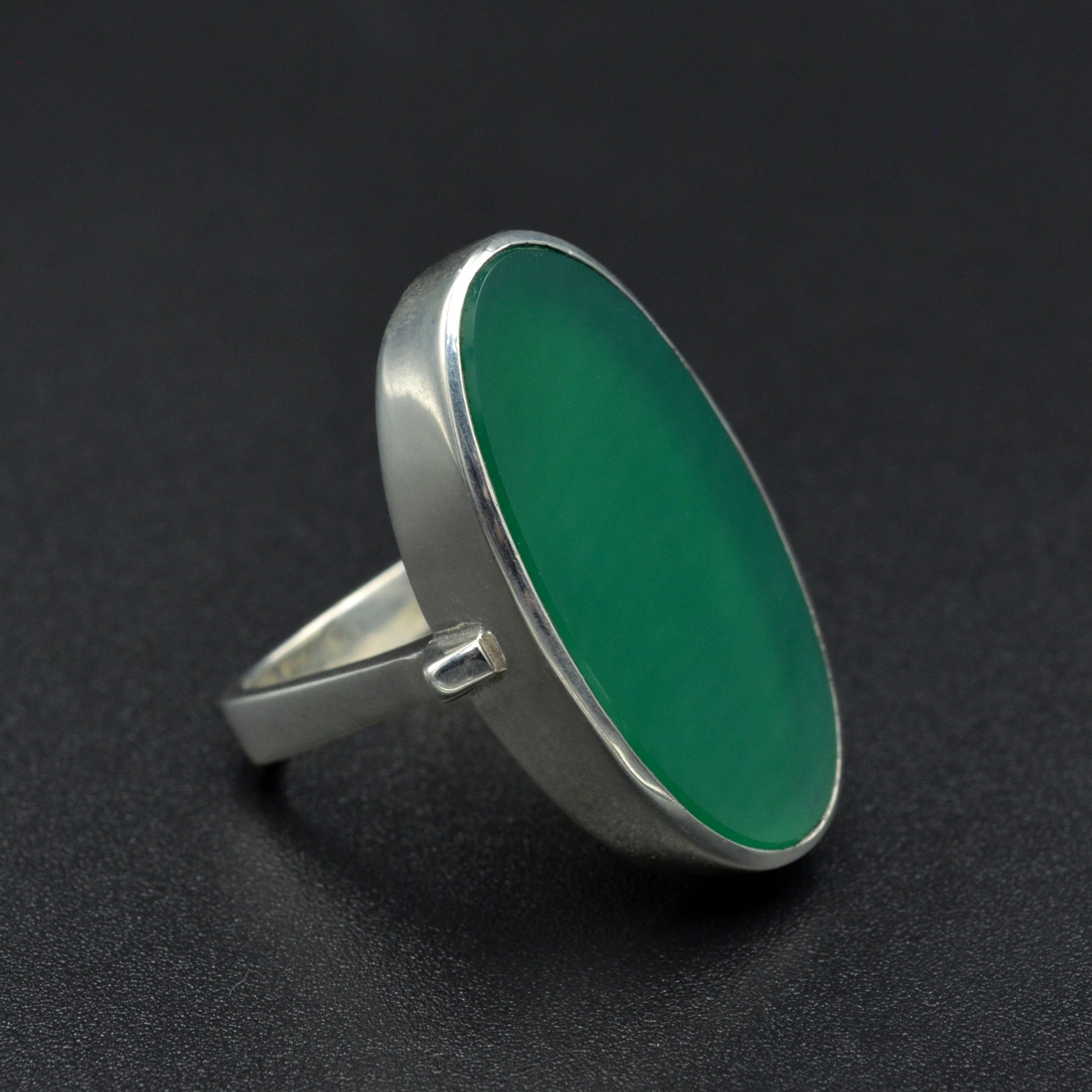 Vintage Modernist Green Chalcedony and Sterling Silver Ring