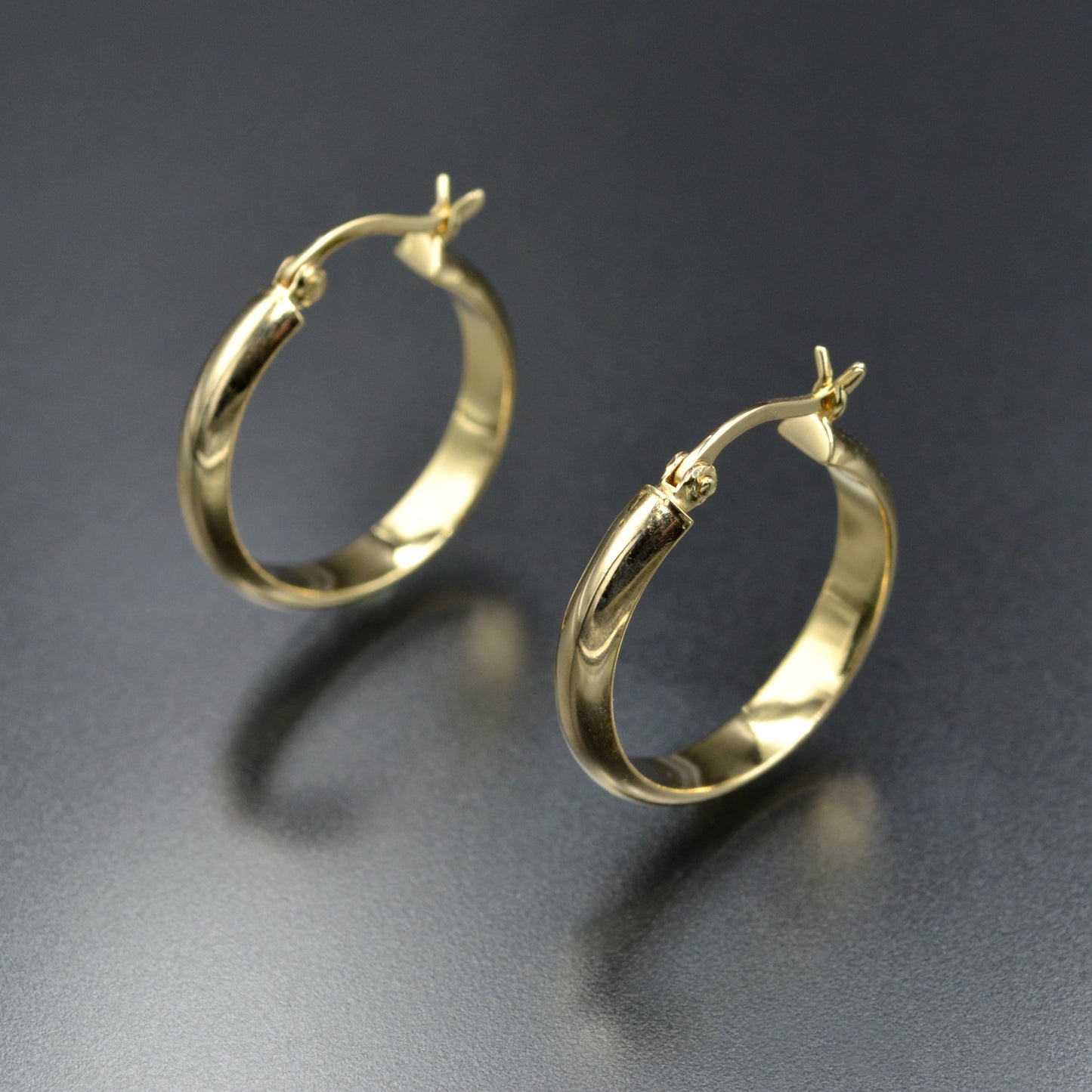 Vintage Classic 14k Gold Hoop Earrings