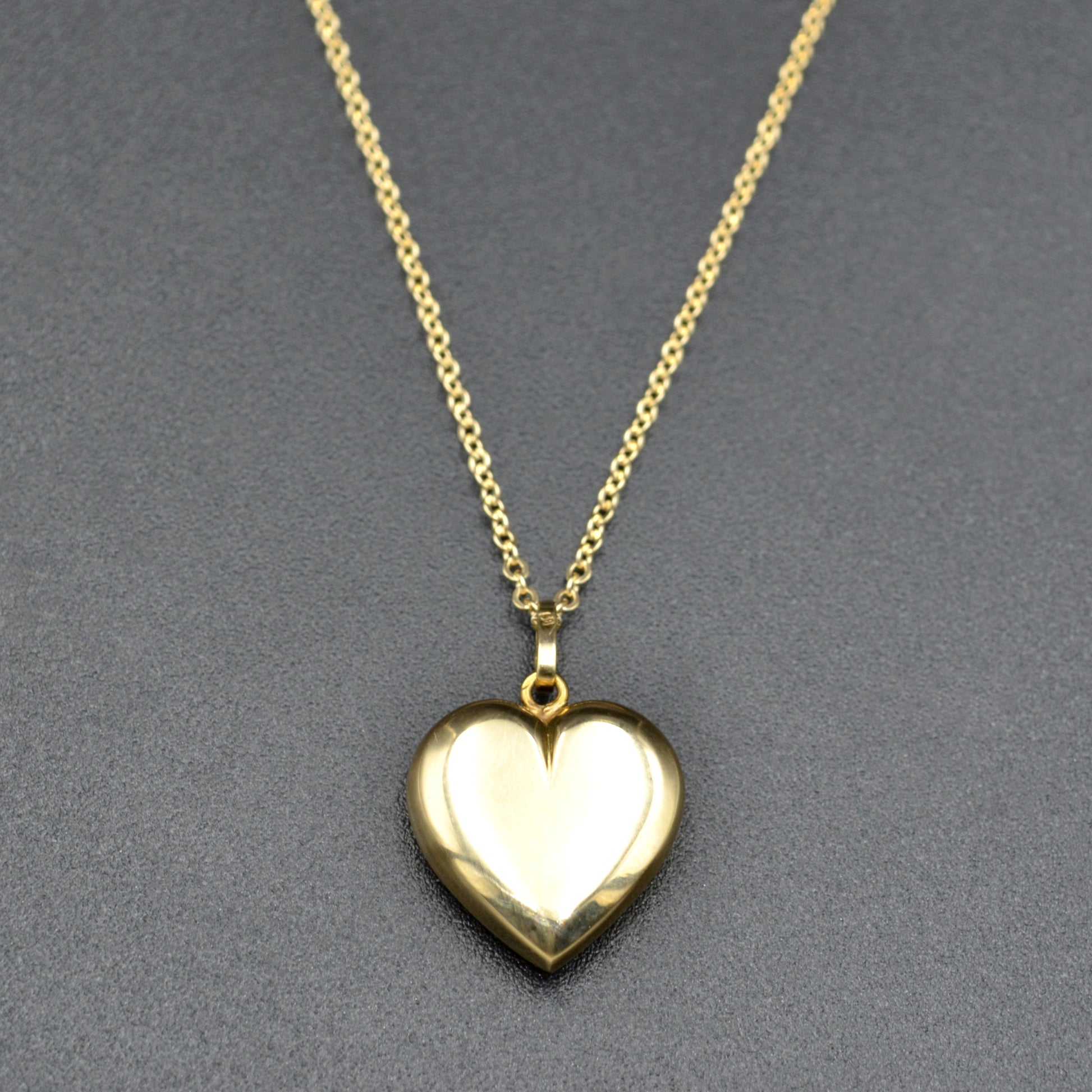 Vintage Classic 14k Gold Heart Pendant Necklace
