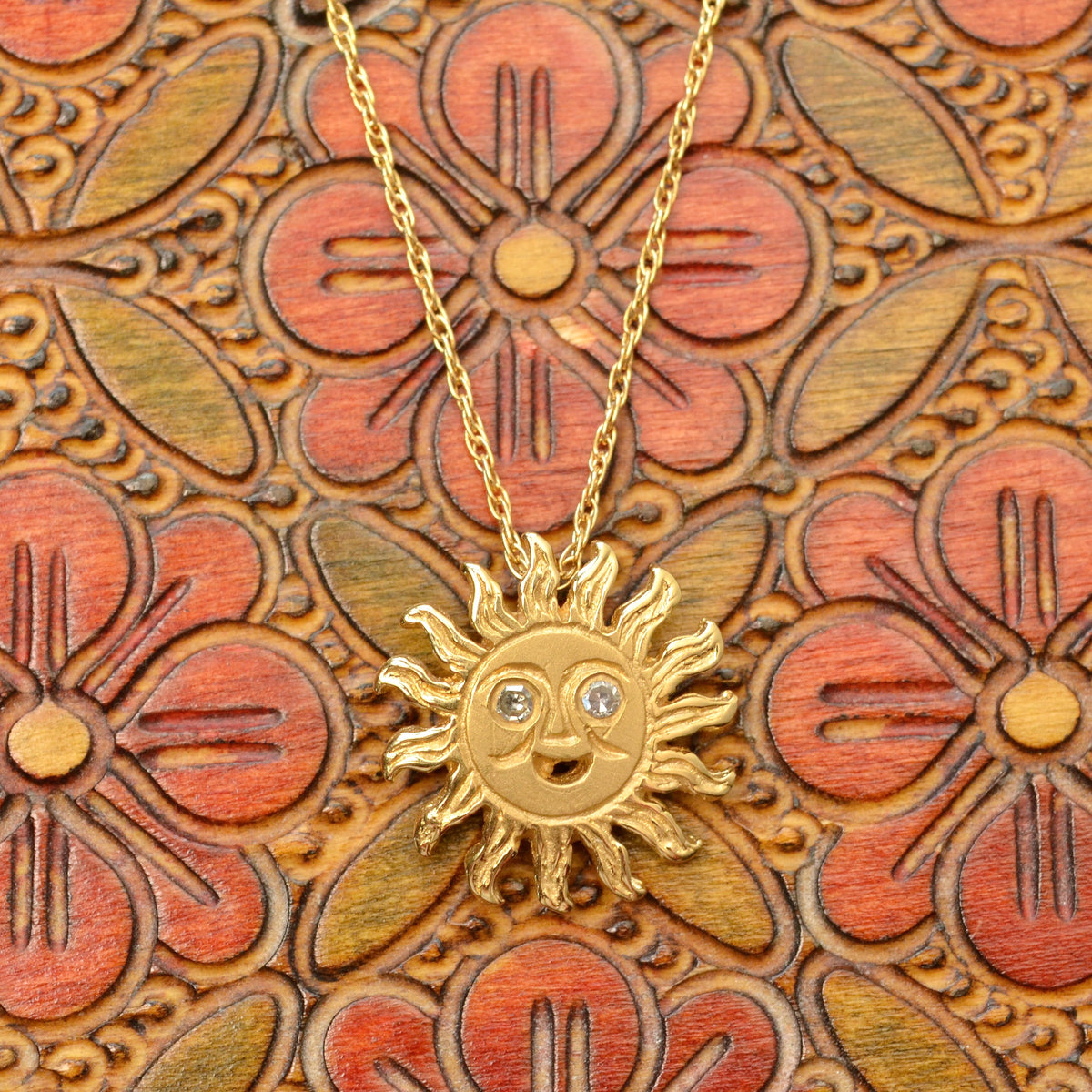 Vintage Smiling Sun Diamond and 14 Karat Gold Necklace