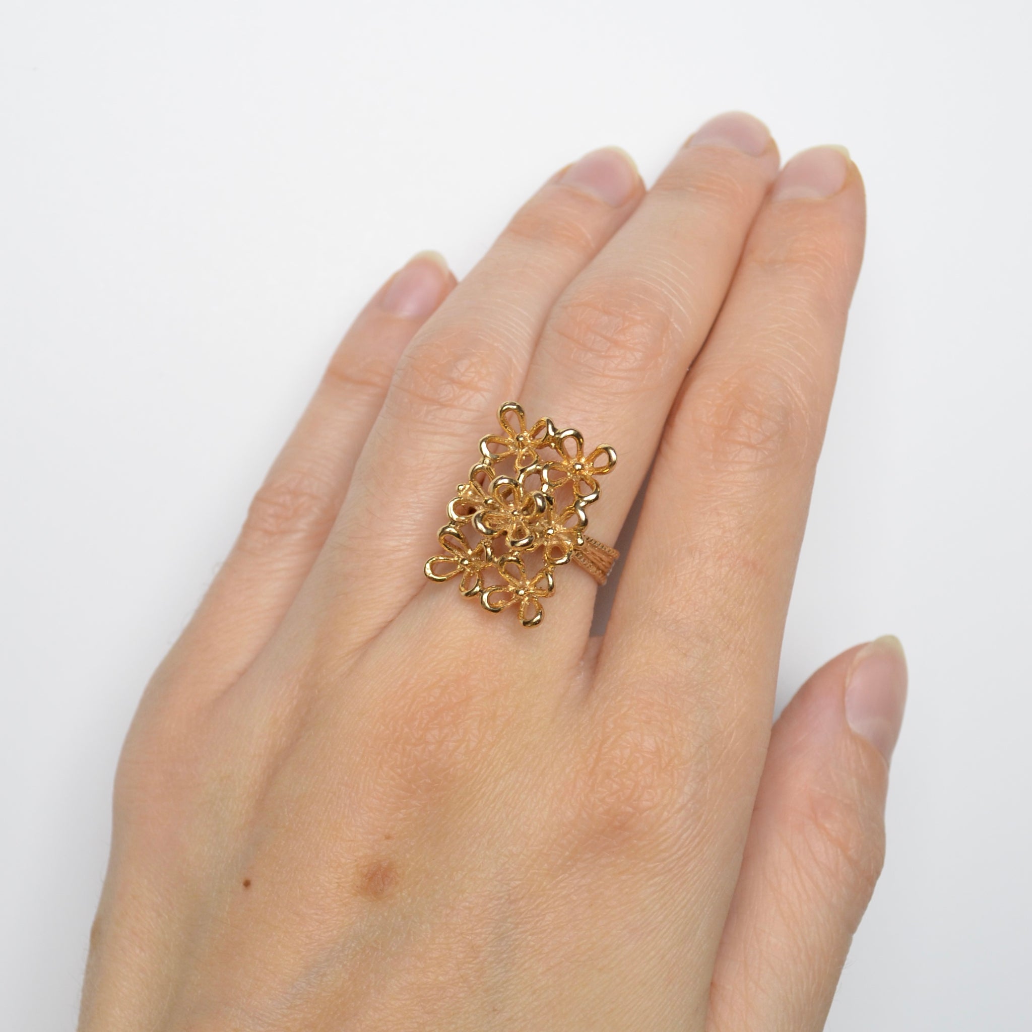 Wire clearance flower ring