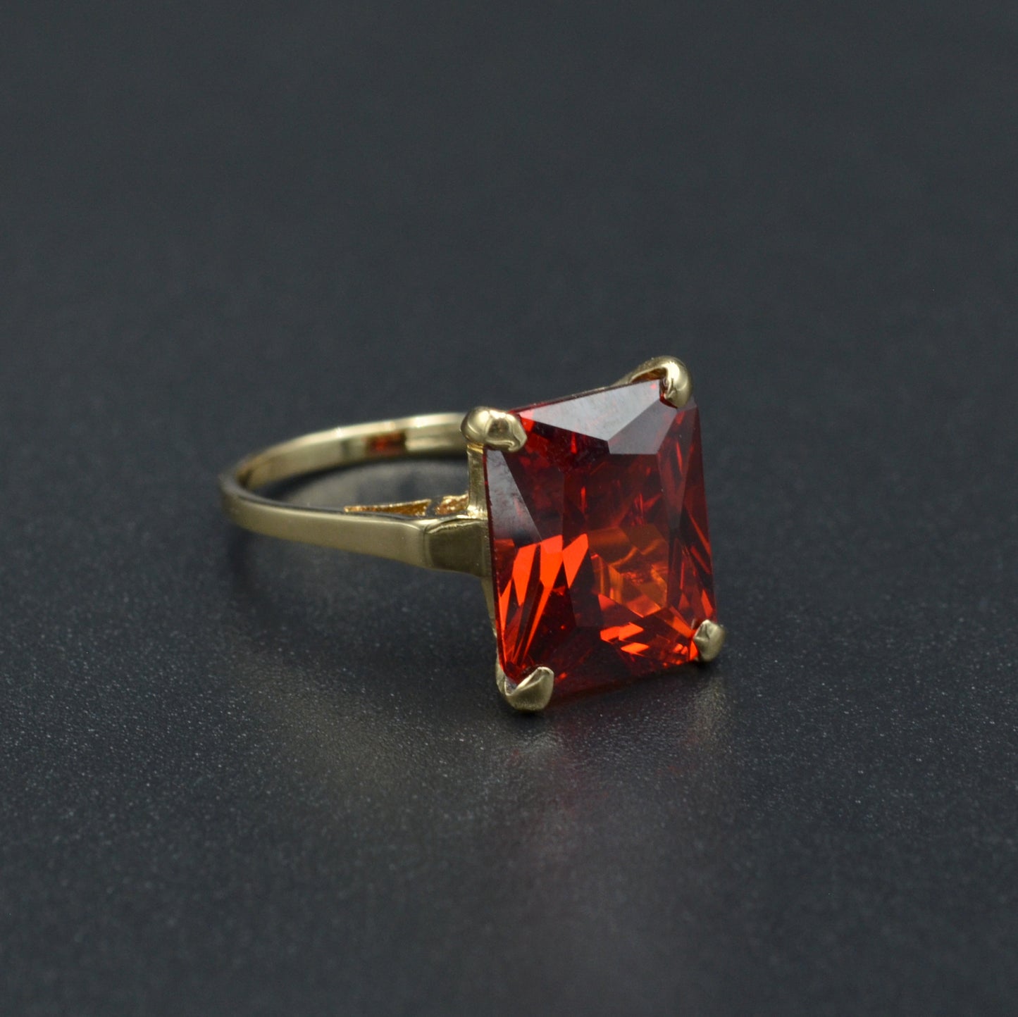 Vintage Pyrope-Spessartite Garnet and 14k Gold Ring