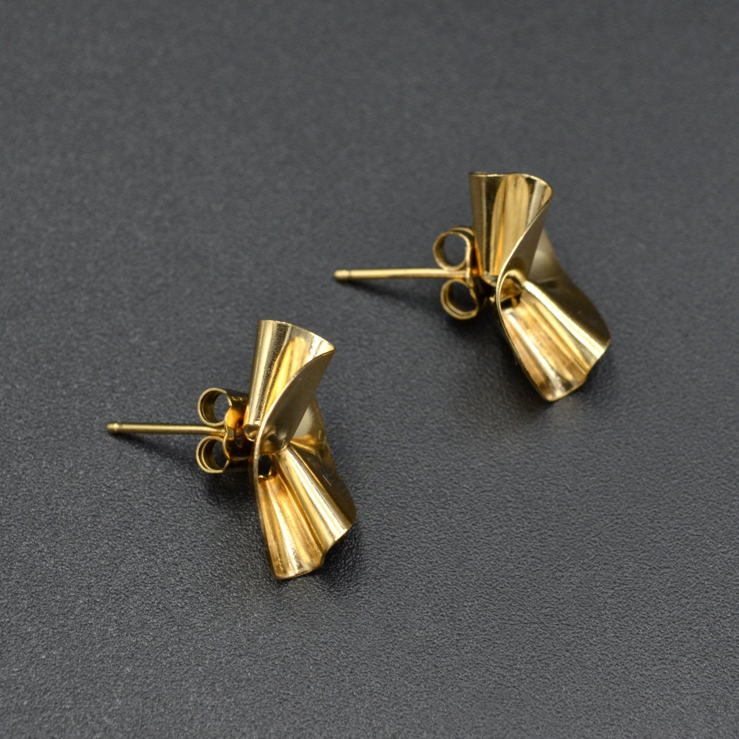 Vintage 14k Gold Folded Disc Earrings