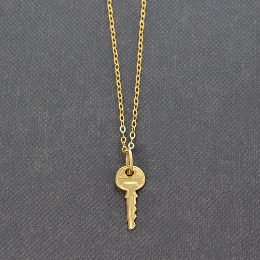 Vintage 18k Gold Key Pendant Necklace