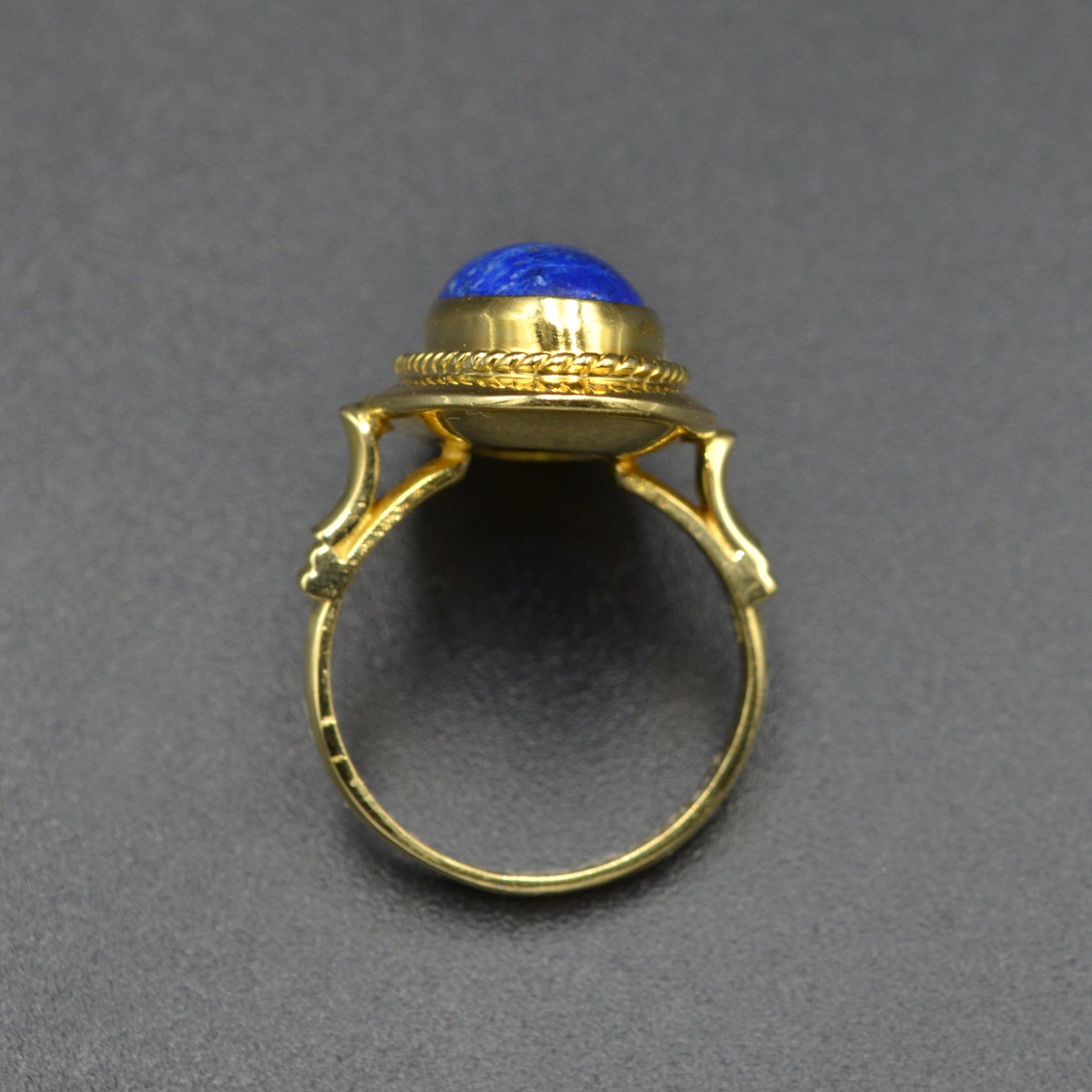 Vintage Lapis Lazuli Cabochon and 18k Gold Ring