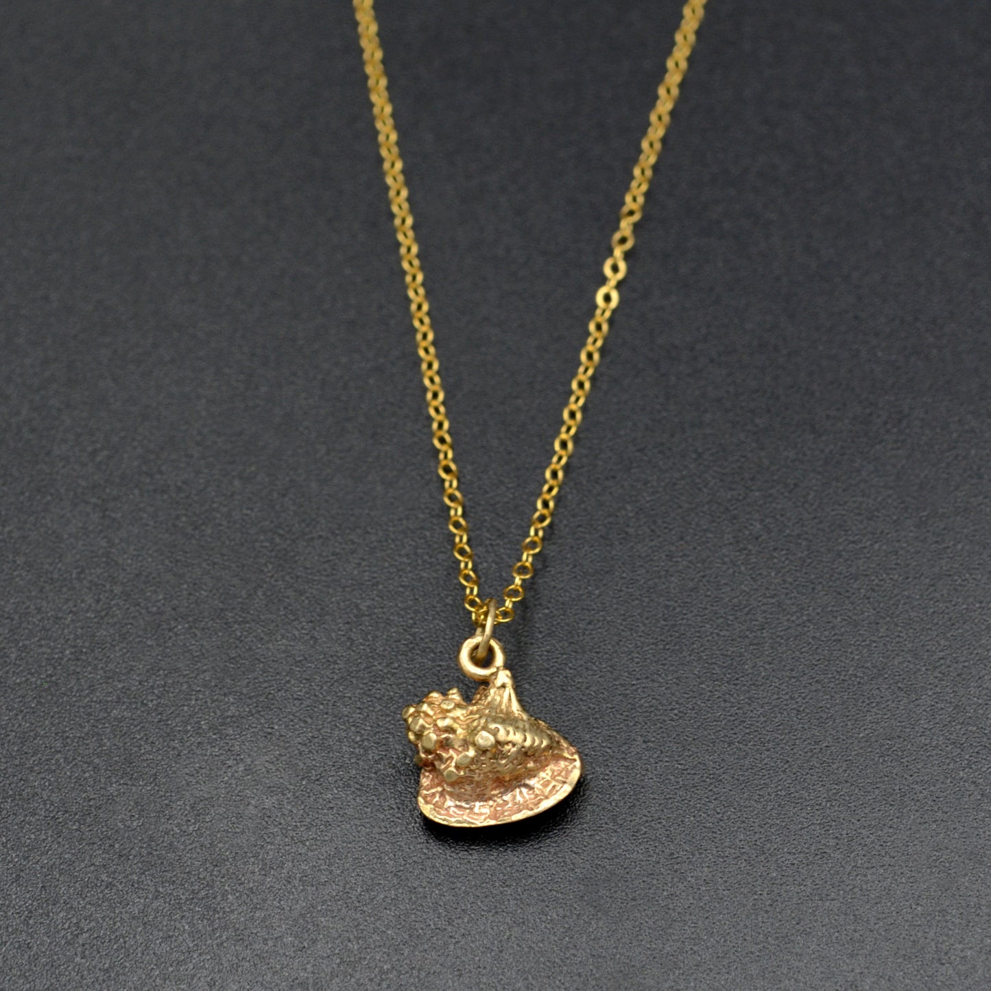 Vintage 14k Gold Seashell Pendant Necklace