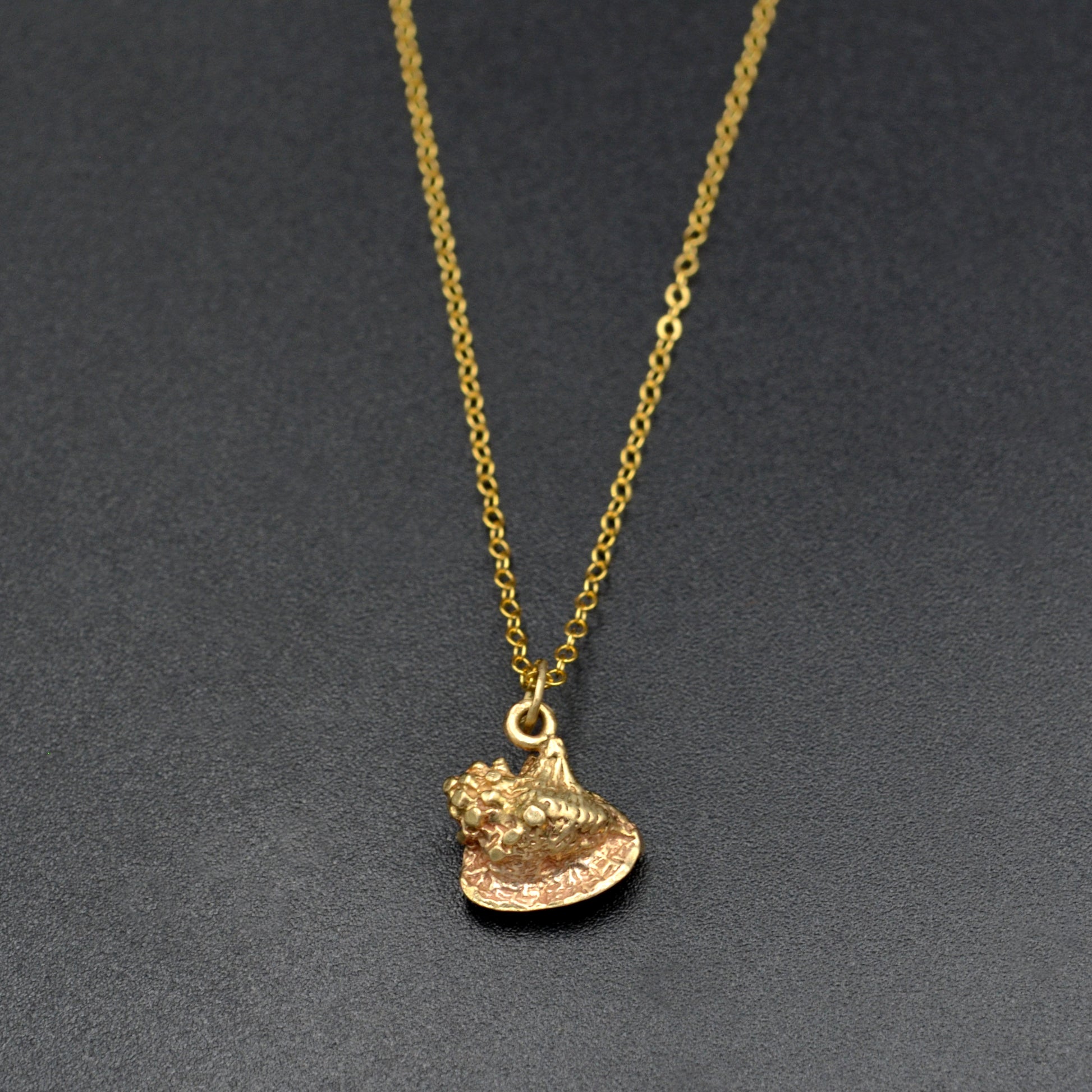 Vintage 14k Gold Seashell Pendant Necklace