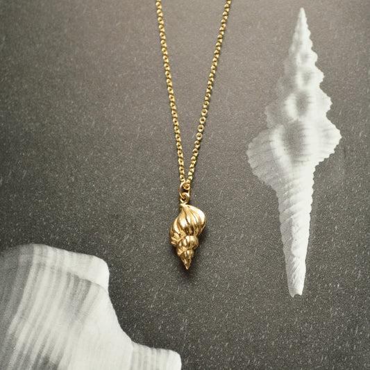 Vintage 14k Gold Seashell Pendant Necklace 