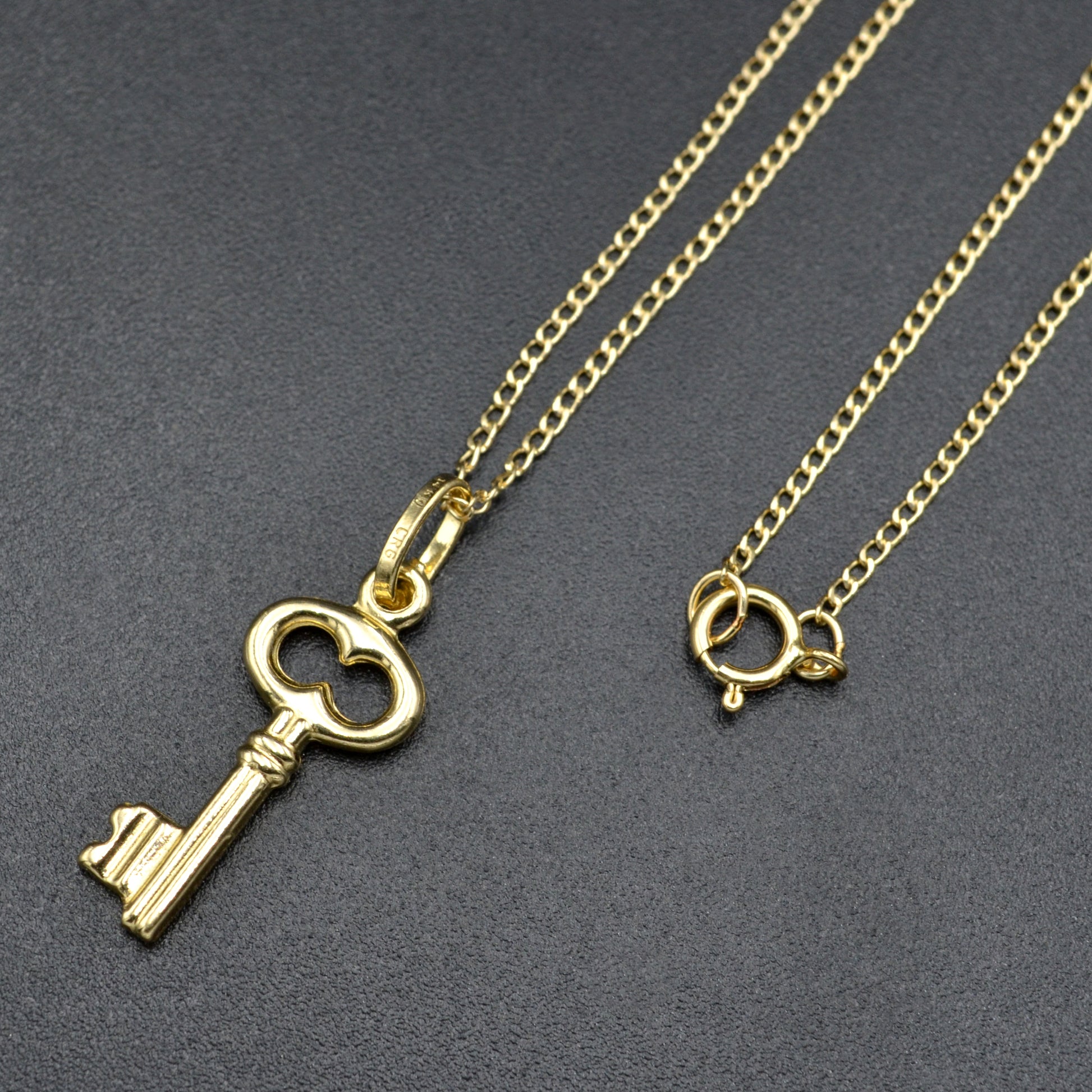 Vintage 14k Gold Skeleton Key Charm Pendant Necklace