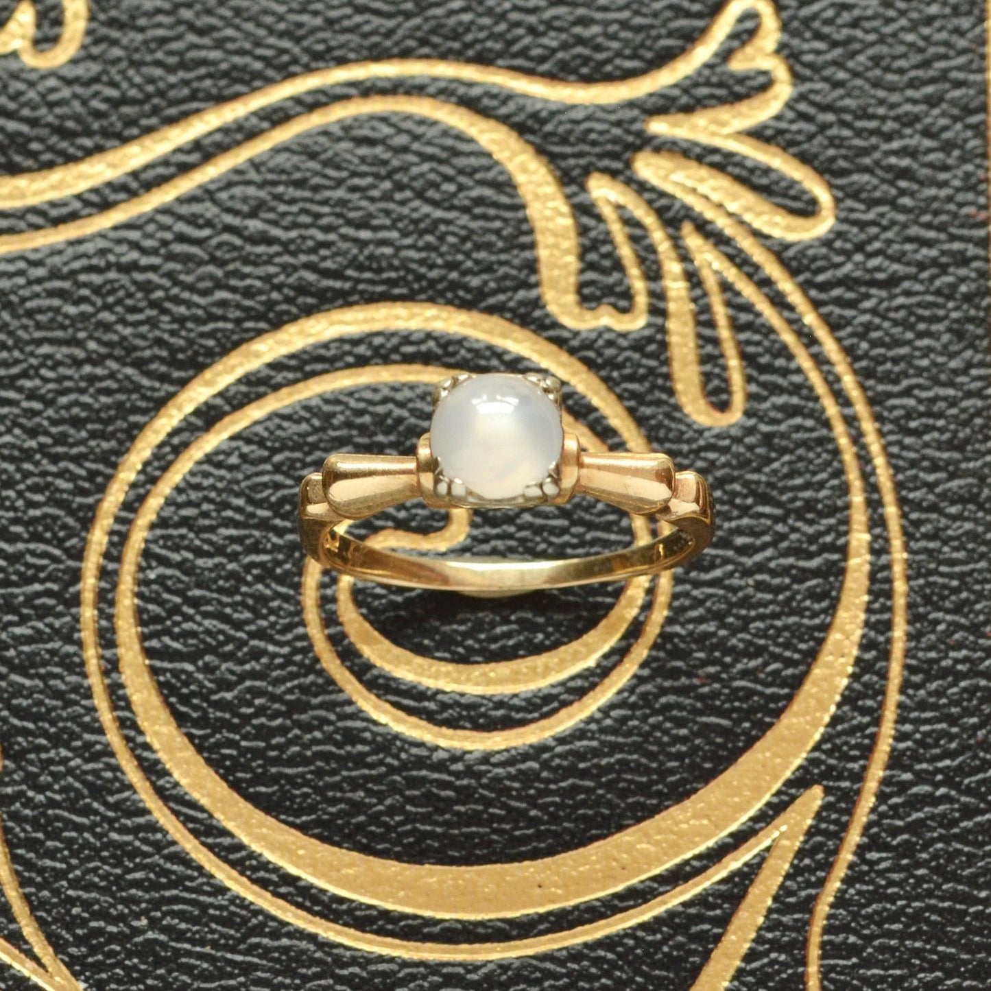 Vintage Star Sapphire and 14k Gold Ring