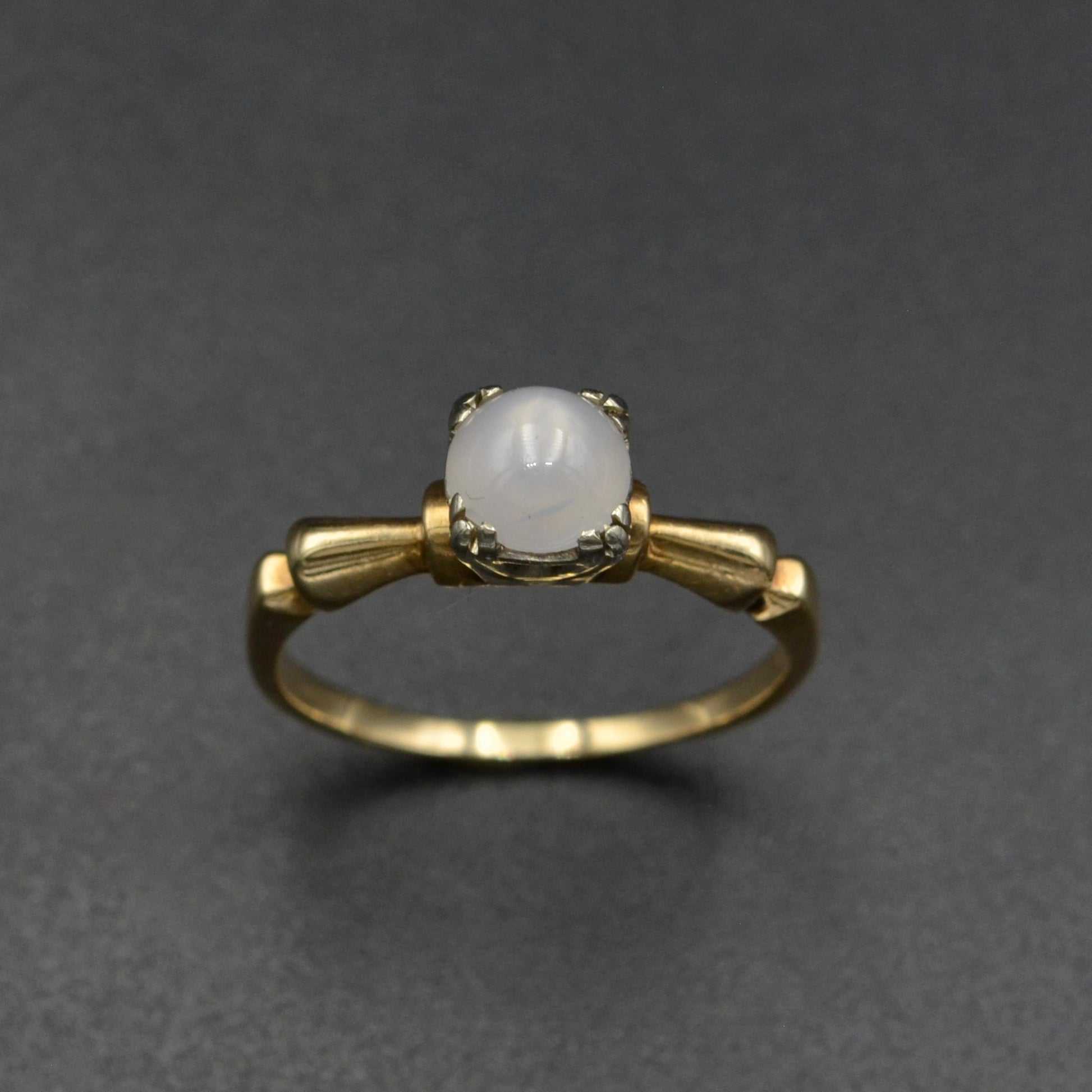 Vintage Star Sapphire and 14k Gold Ring