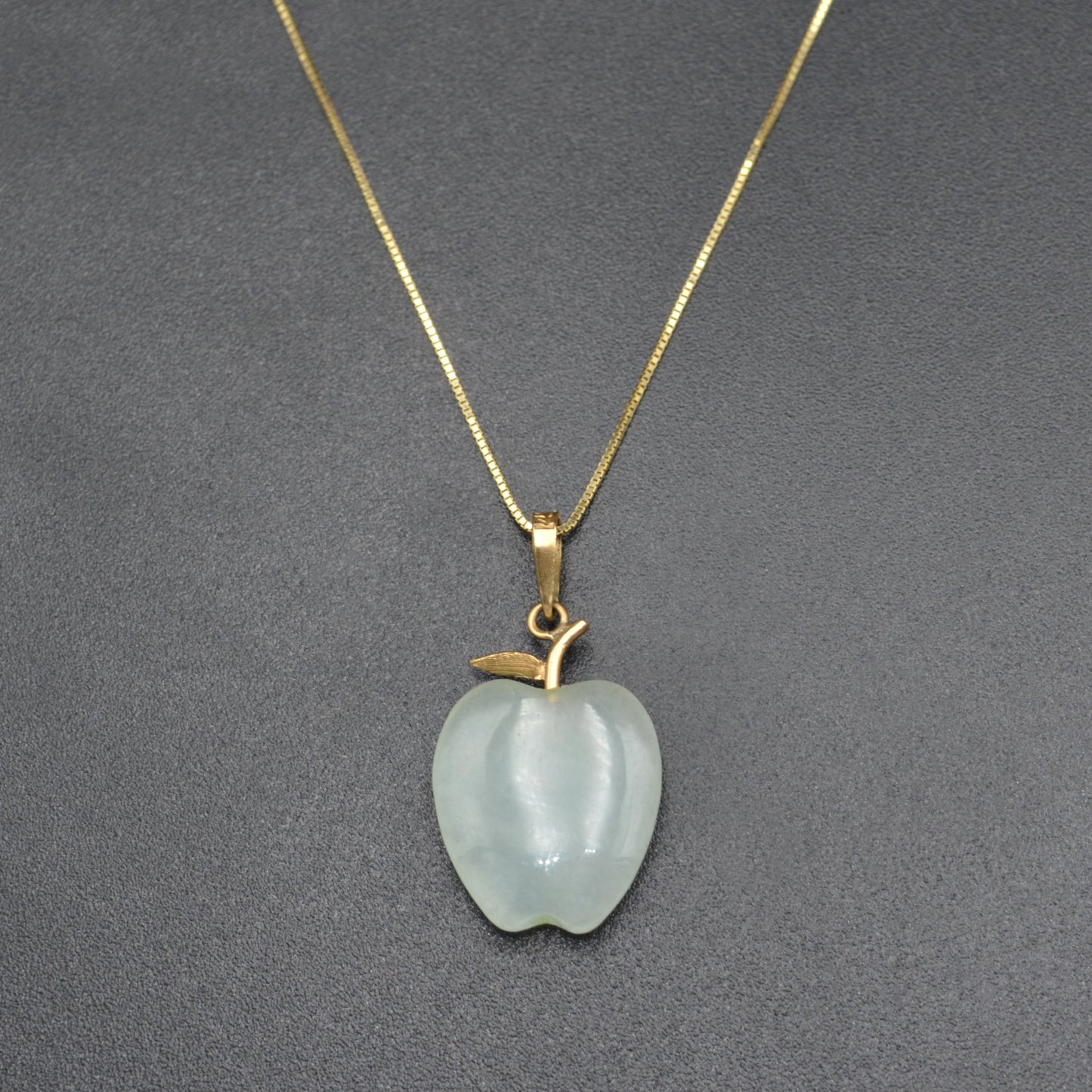 Vintage Jadeite Jade and 14k Gold Apple Pendant Necklace