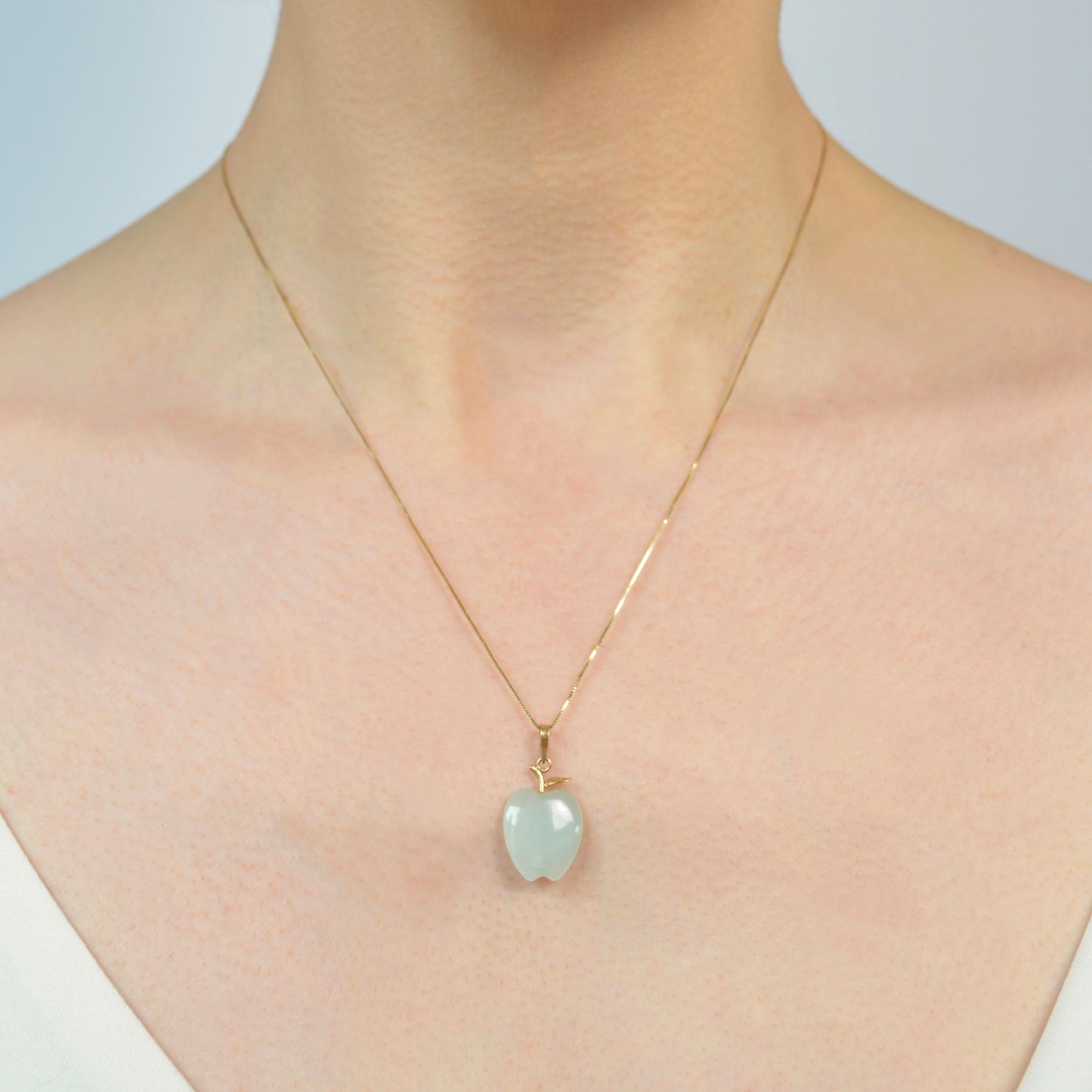 Vintage Jadeite Jade and 14k Gold Apple Pendant Necklace