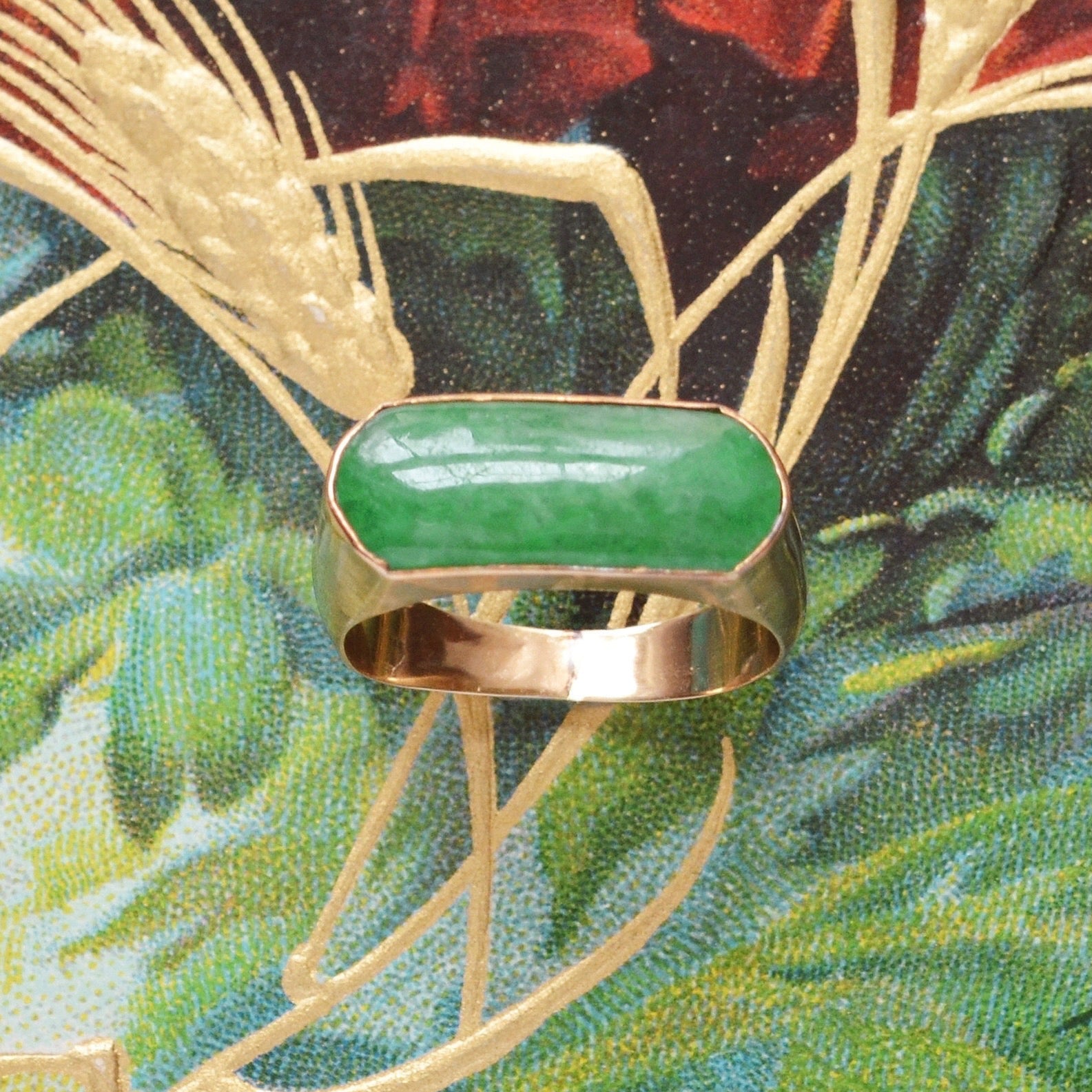 Vintage Jadeite Jade and 18k Gold Saddle Ring