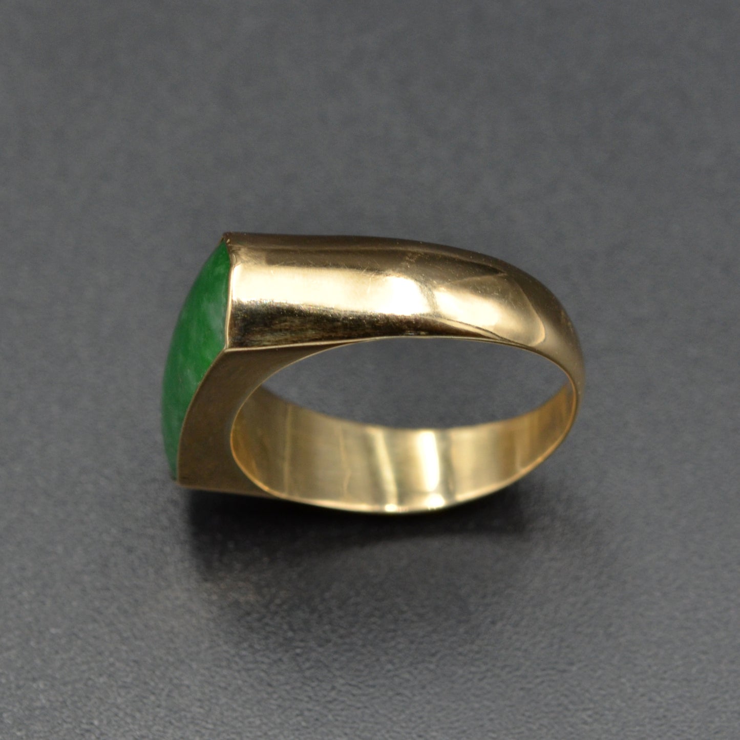 Vintage Jadeite Jade and 18k Gold Saddle Ring