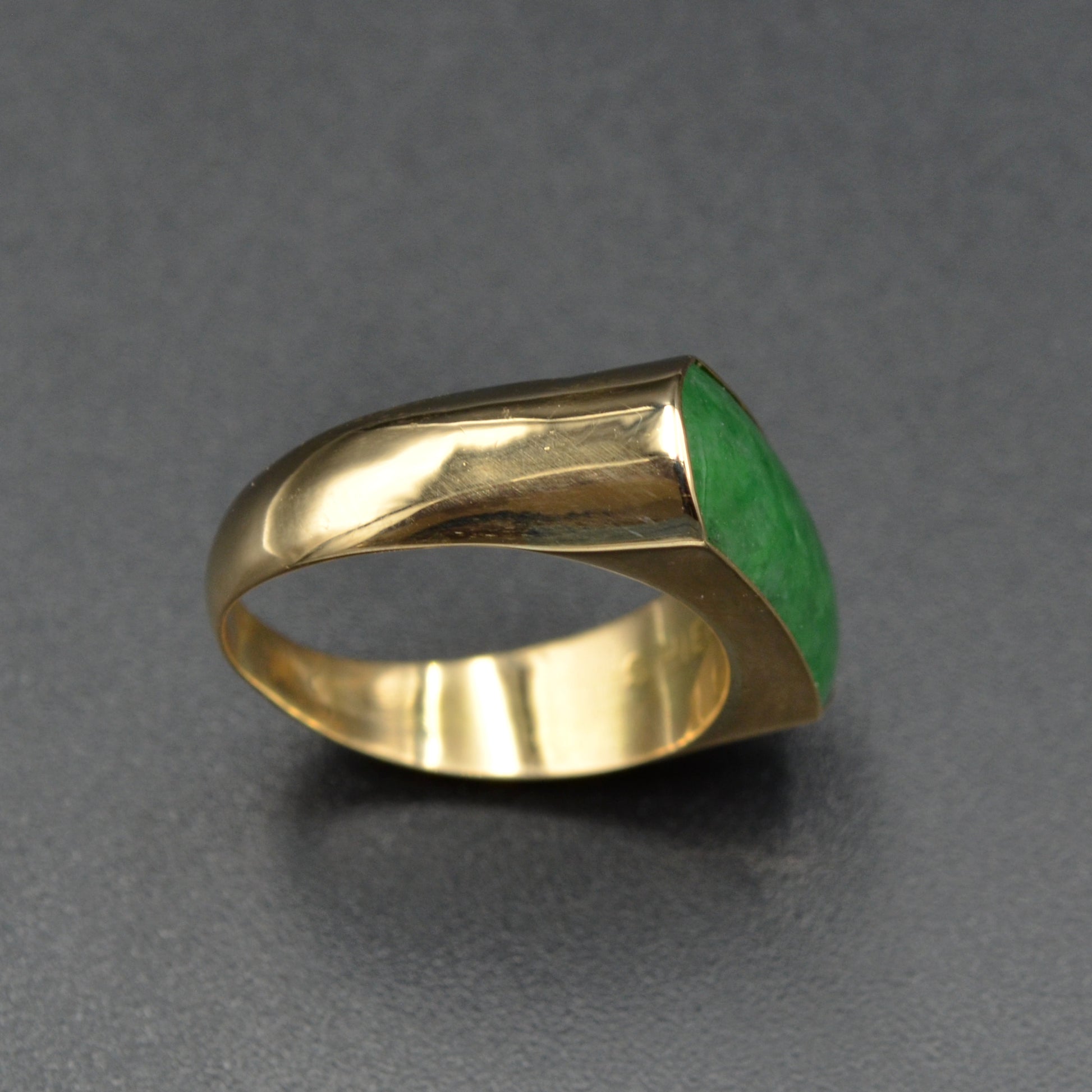 Vintage Jadeite Jade and 18k Gold Saddle Ring