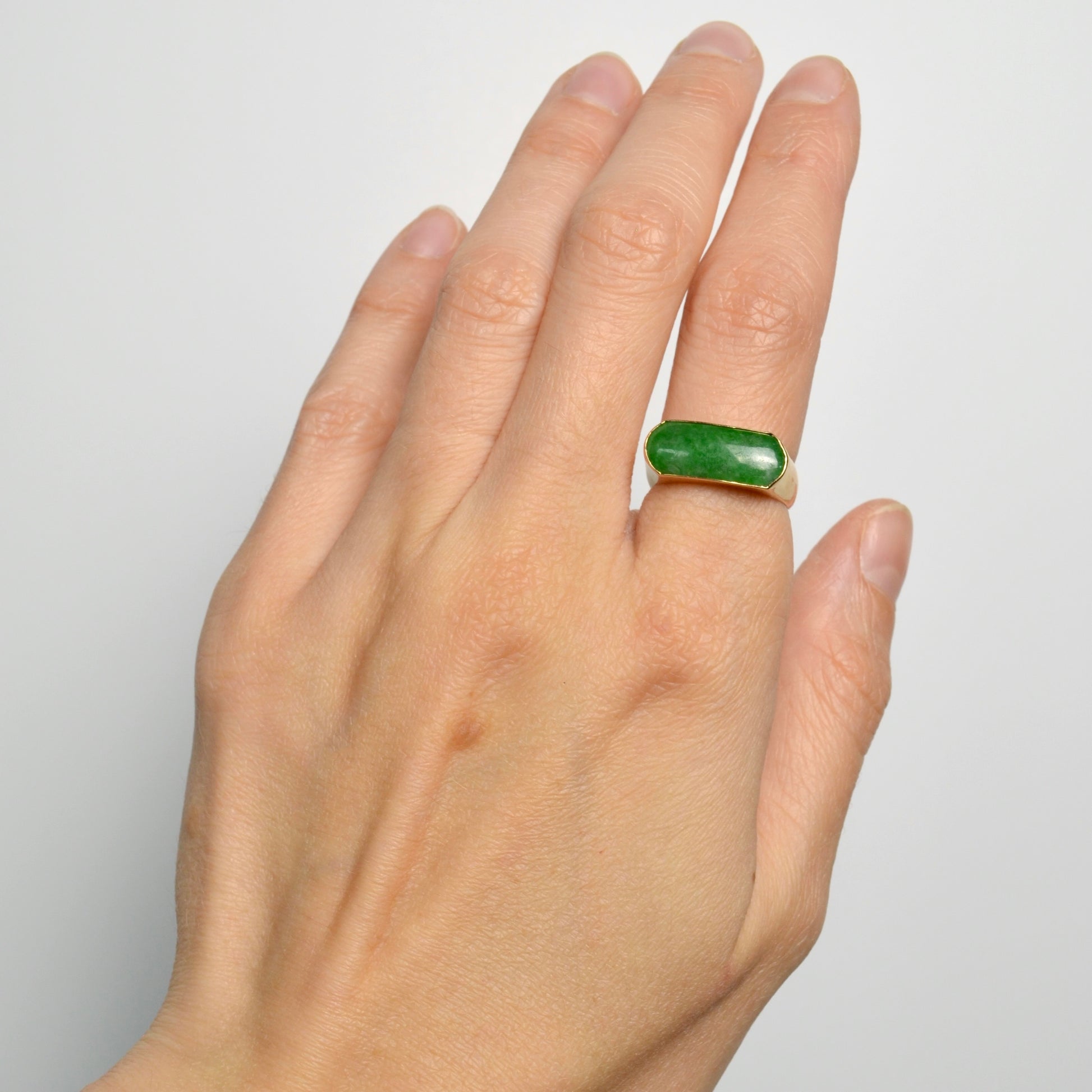Vintage Jadeite Jade and 18k Gold Saddle Ring