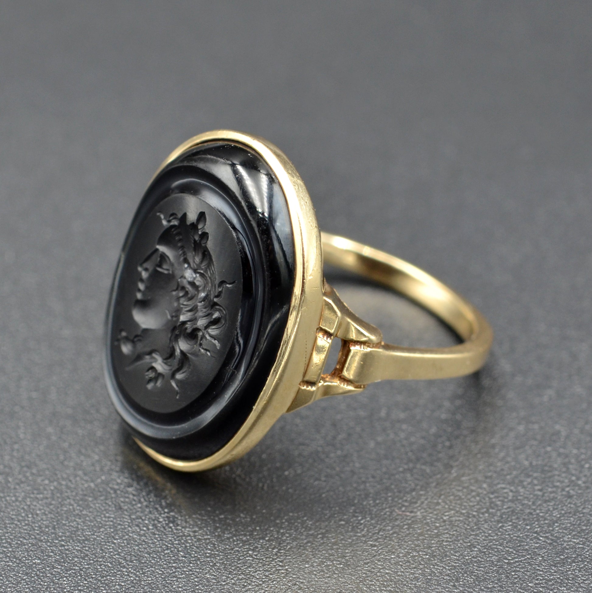 meditoys - 'Ring van de O' - Cassische uitvoering in PVD Black meditoys - 'Ring van de O' - Cassische uitvoering in PVD Black