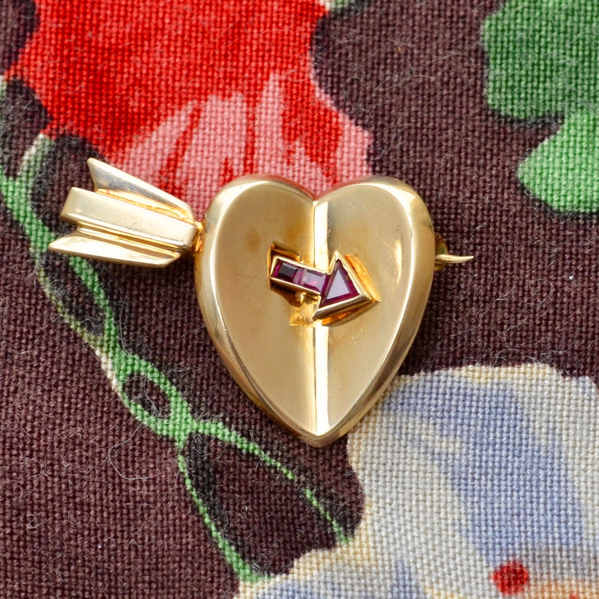 Retro 14 Karat Gold Heart and Arrow Ruby Brooch